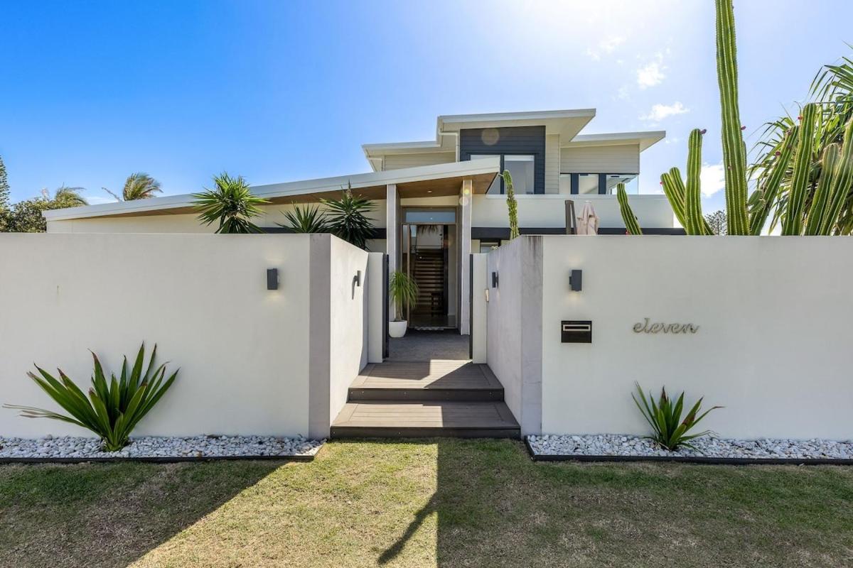 Pet friendly Luxury stay walk to beach