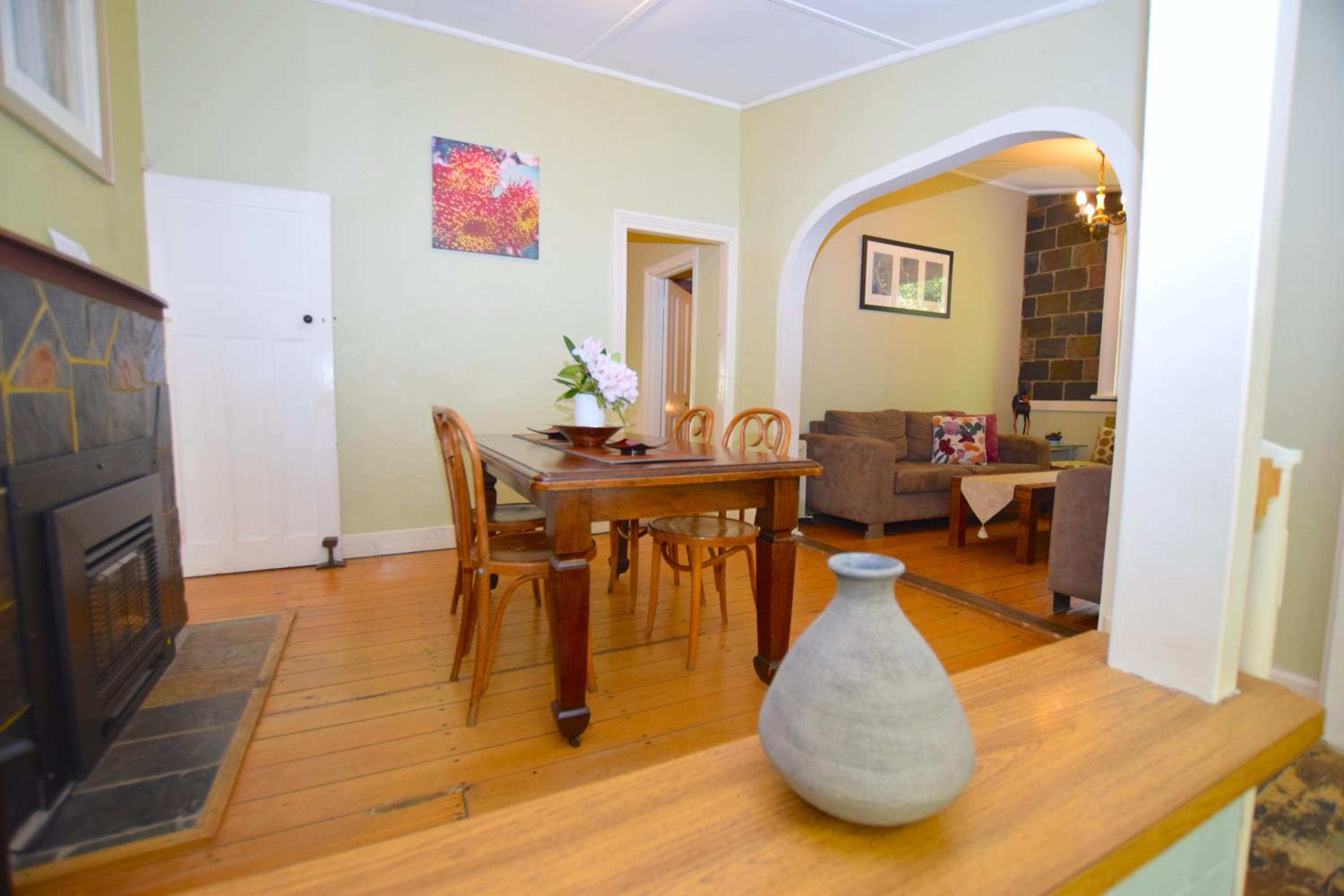 Waragil Cottage - Original Settler's Home