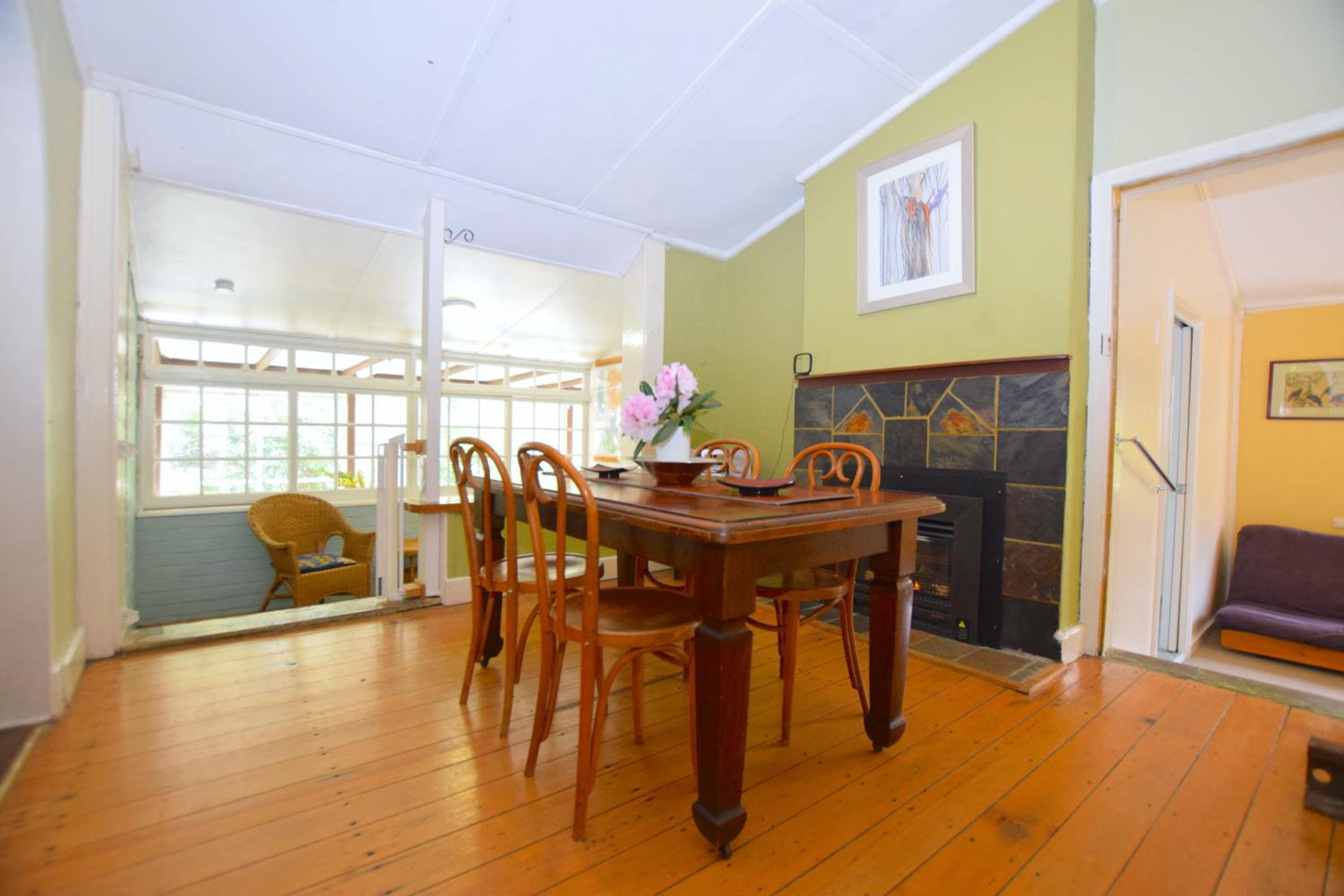 Waragil Cottage - Original Settler's Home