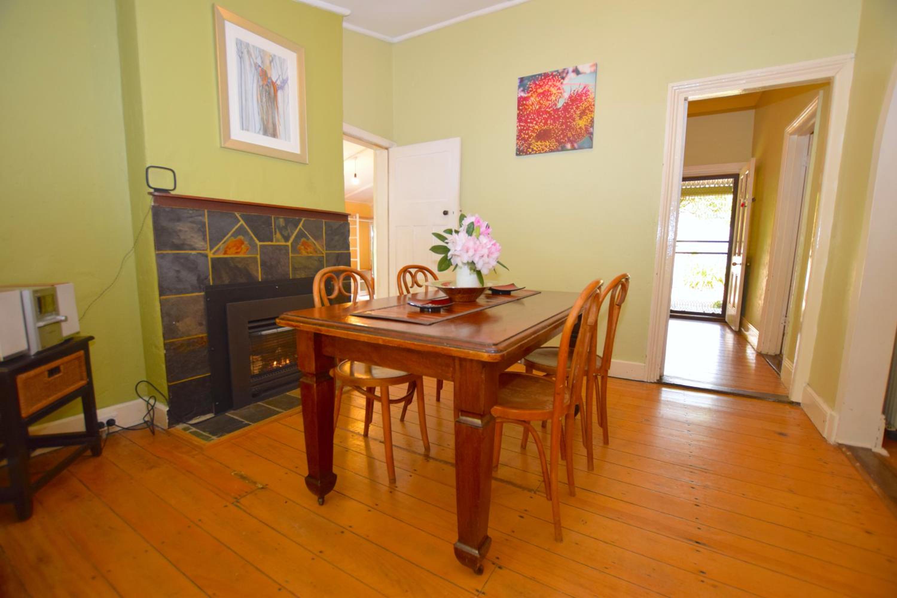 Waragil Cottage - Original Settler's Home
