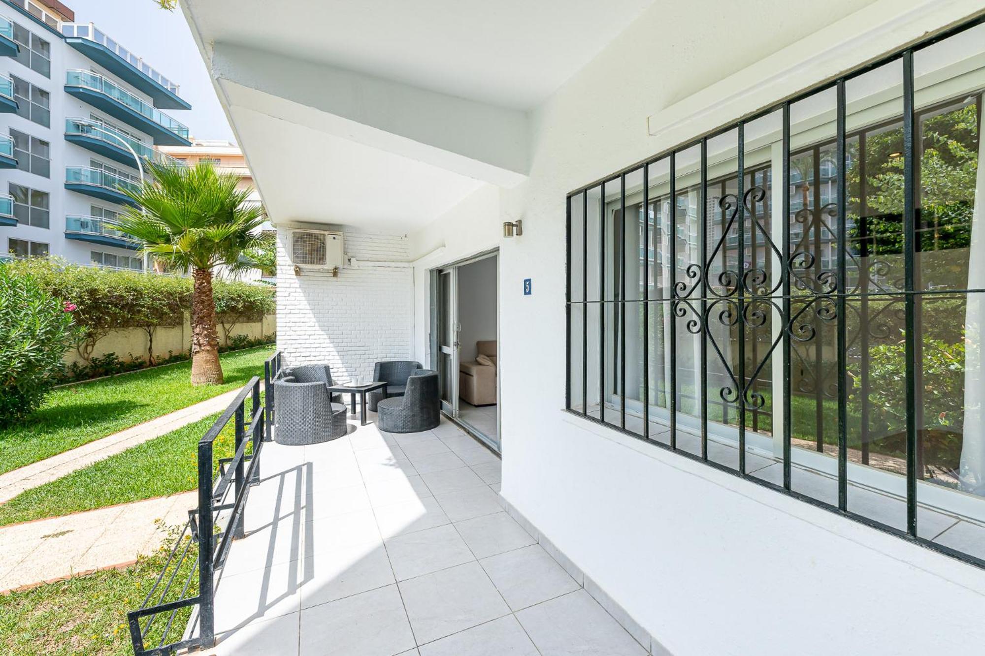 Benalmádena Puerto Marina Vacation Apartment 1 minute from the beach