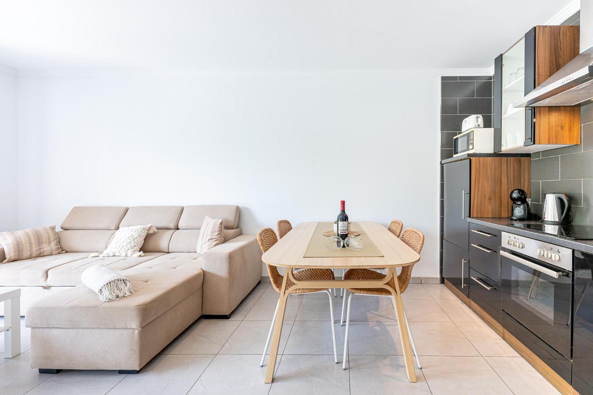 Benalmádena Puerto Marina Vacation Apartment 1 minute from the beach