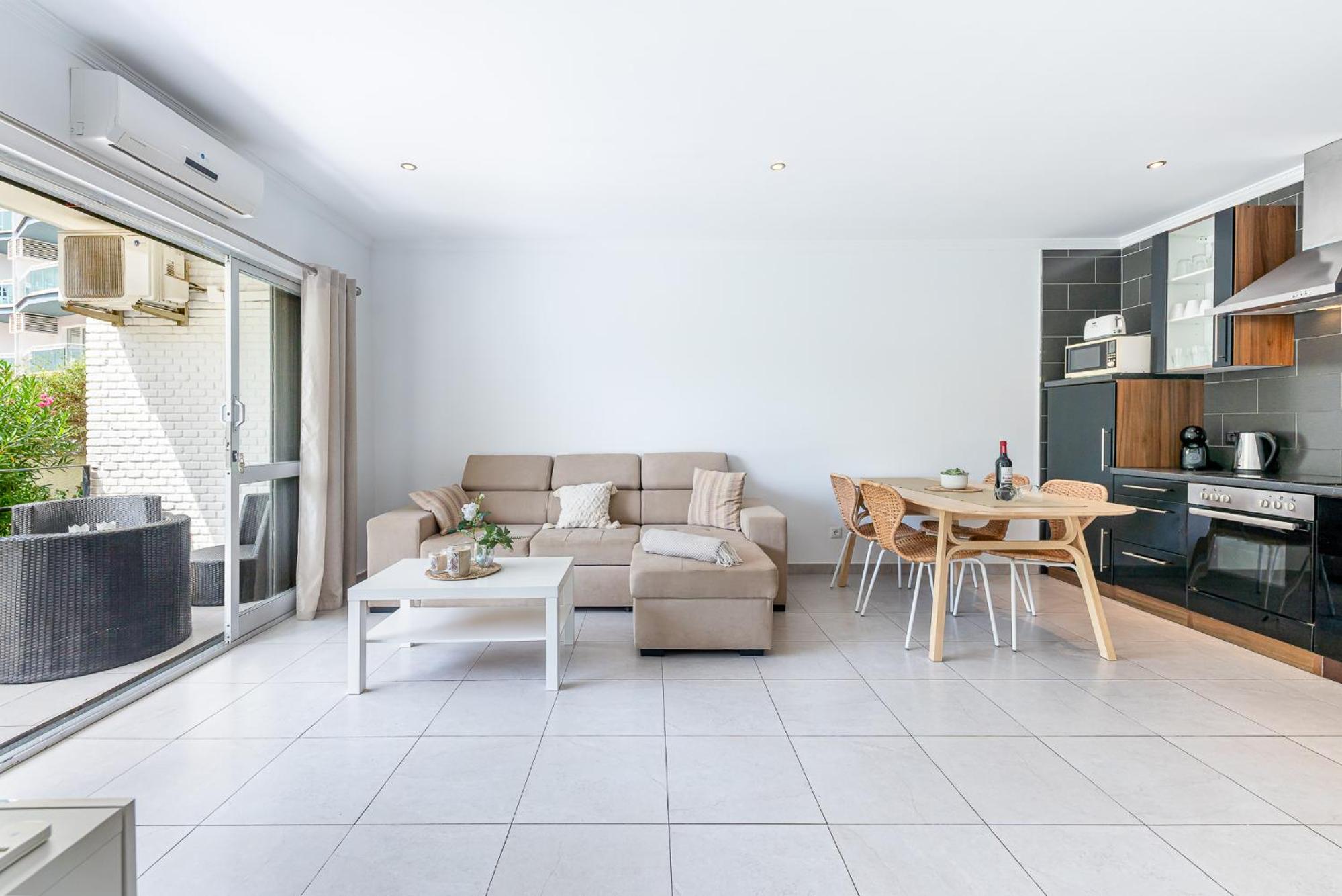 Benalmádena Puerto Marina Vacation Apartment 1 minute from the beach