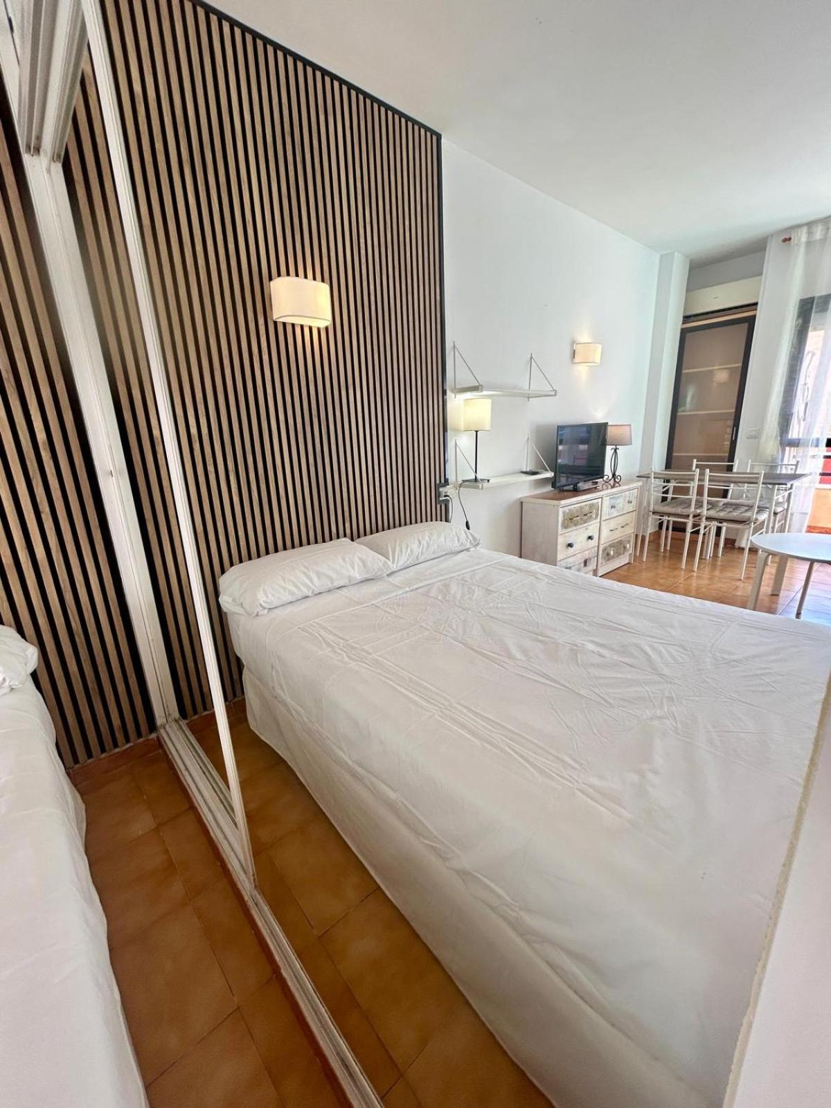 CENTRO ESTUDIO CON BALCÓN Torremolinos