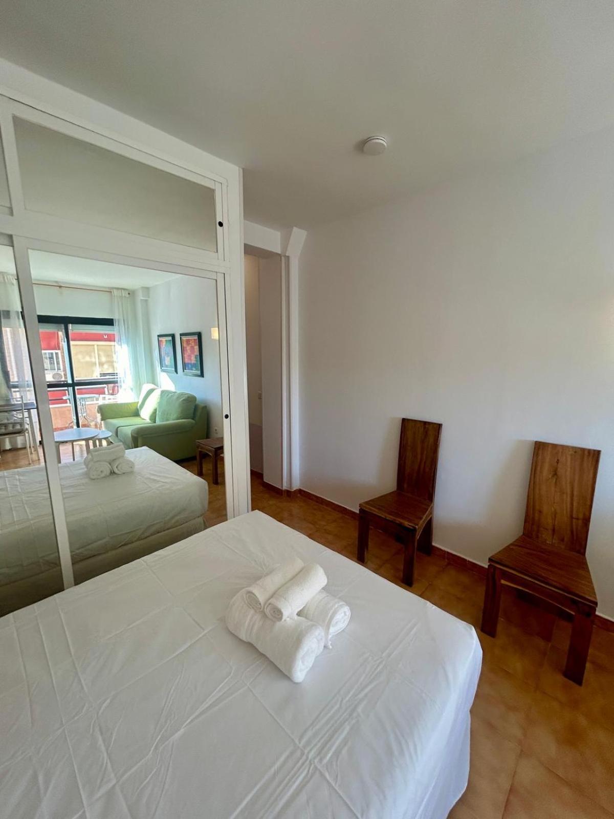 CENTRO ESTUDIO CON BALCÓN Torremolinos