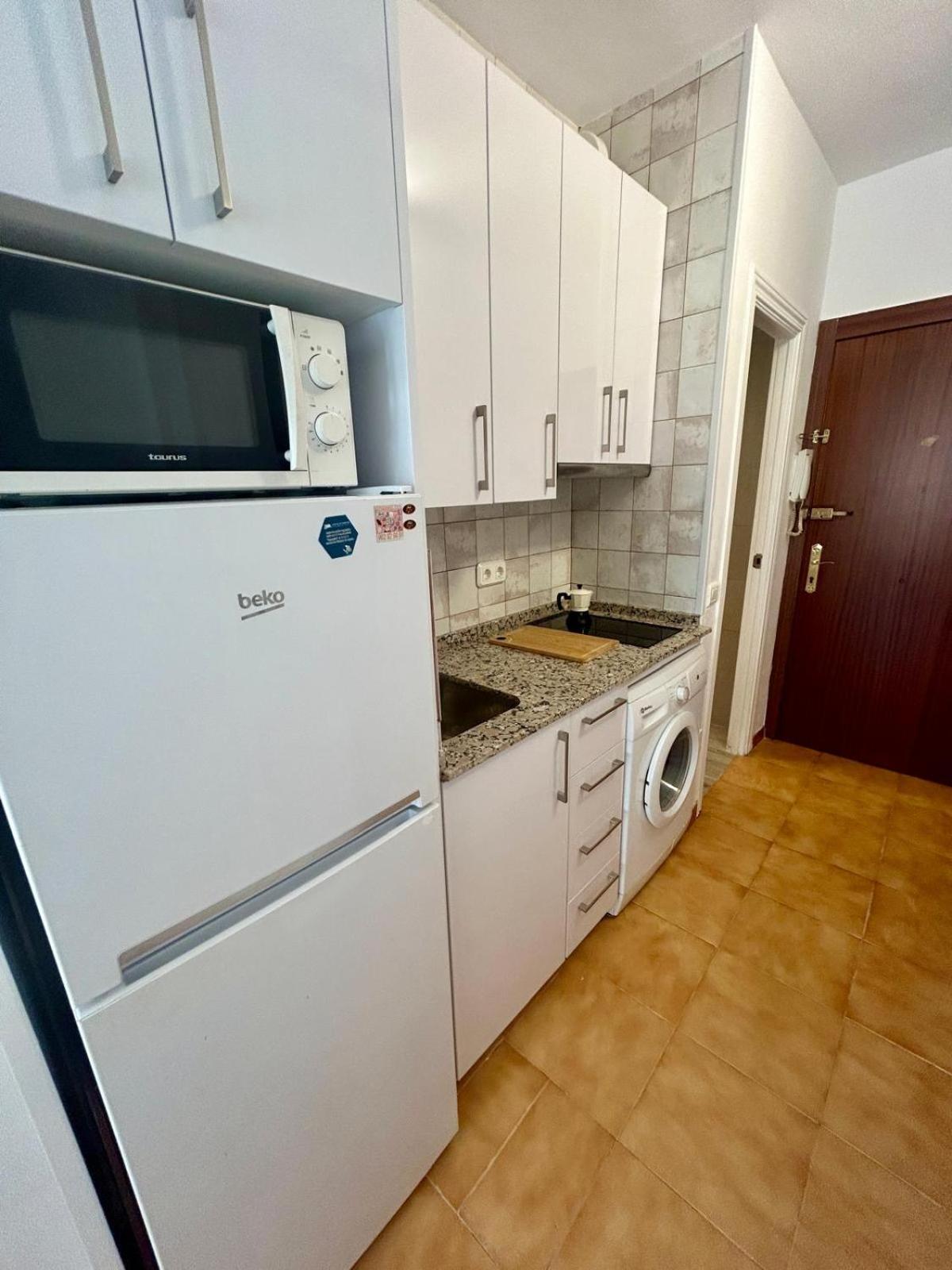 CENTRO ESTUDIO CON BALCÓN Torremolinos