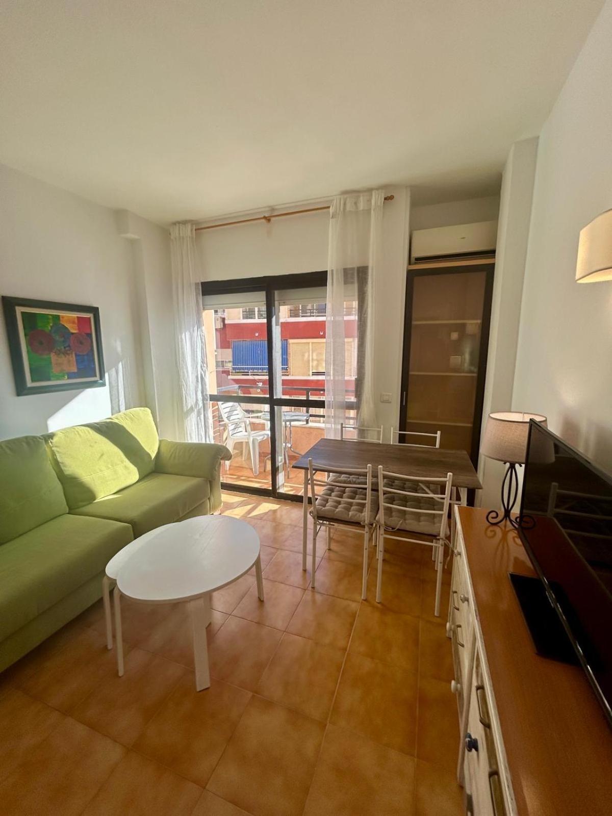 CENTRO ESTUDIO CON BALCÓN Torremolinos