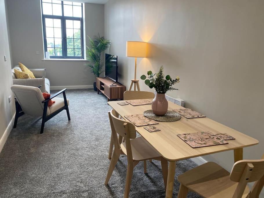 Chic Mill conversion beside Piece Hall & Eureka! view 5