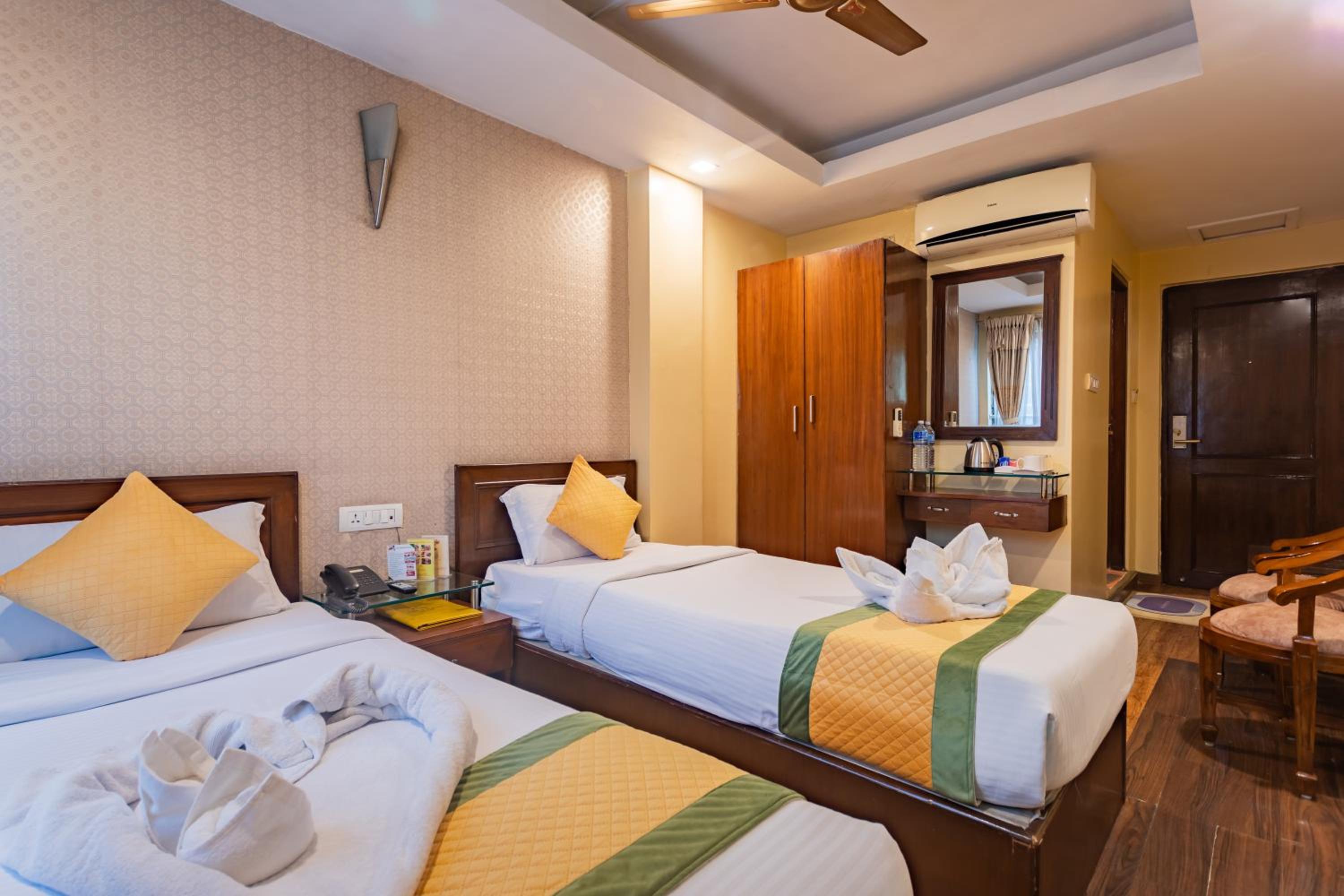 Yellow Pagoda Hotel
