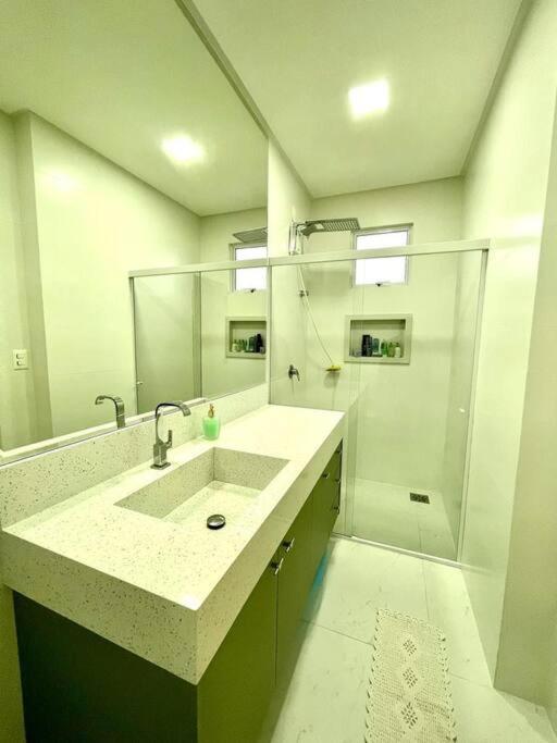 Luxo e Conforto próximo ao mar com 3 suítes