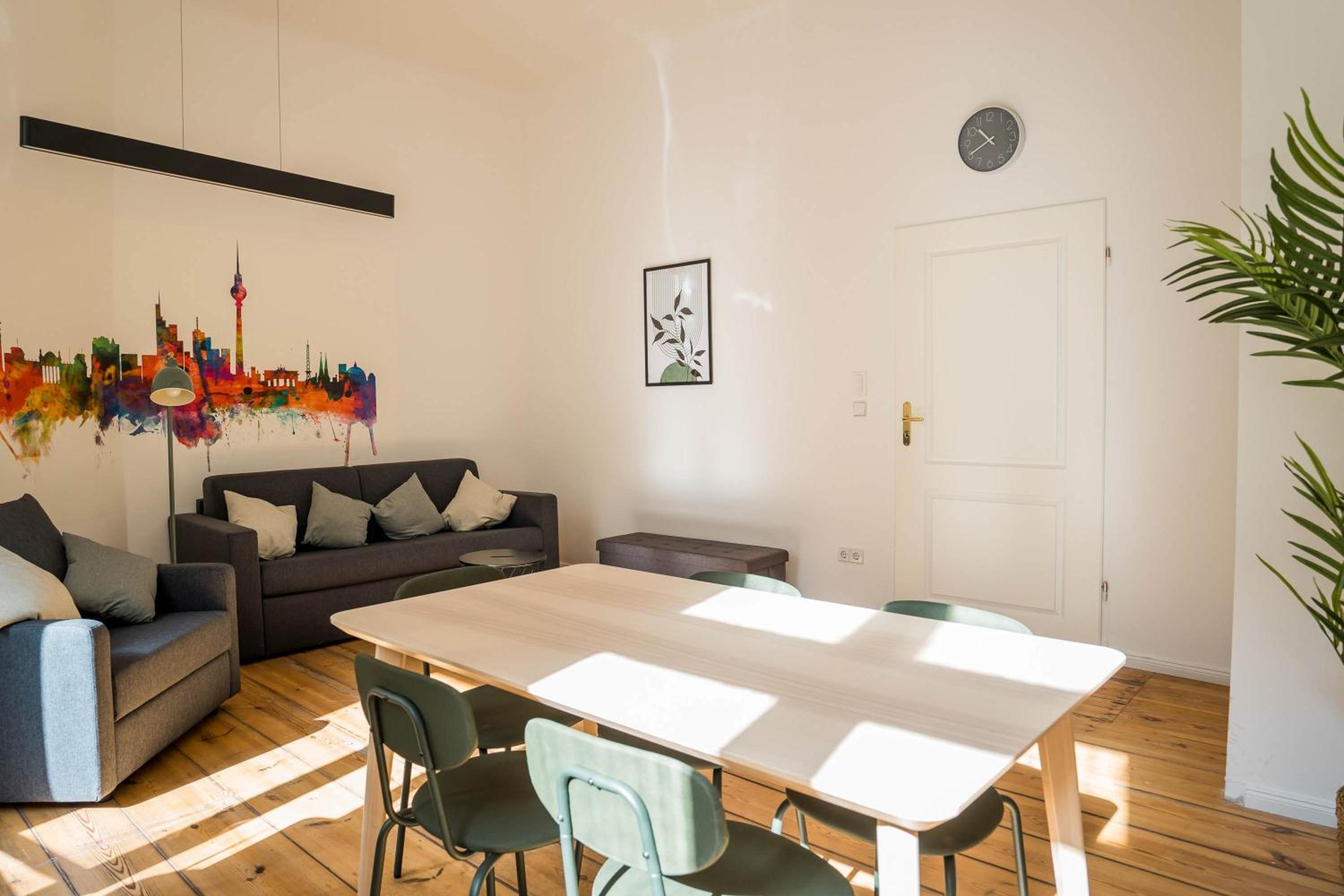 LUXURY at Rosenthaler Platz