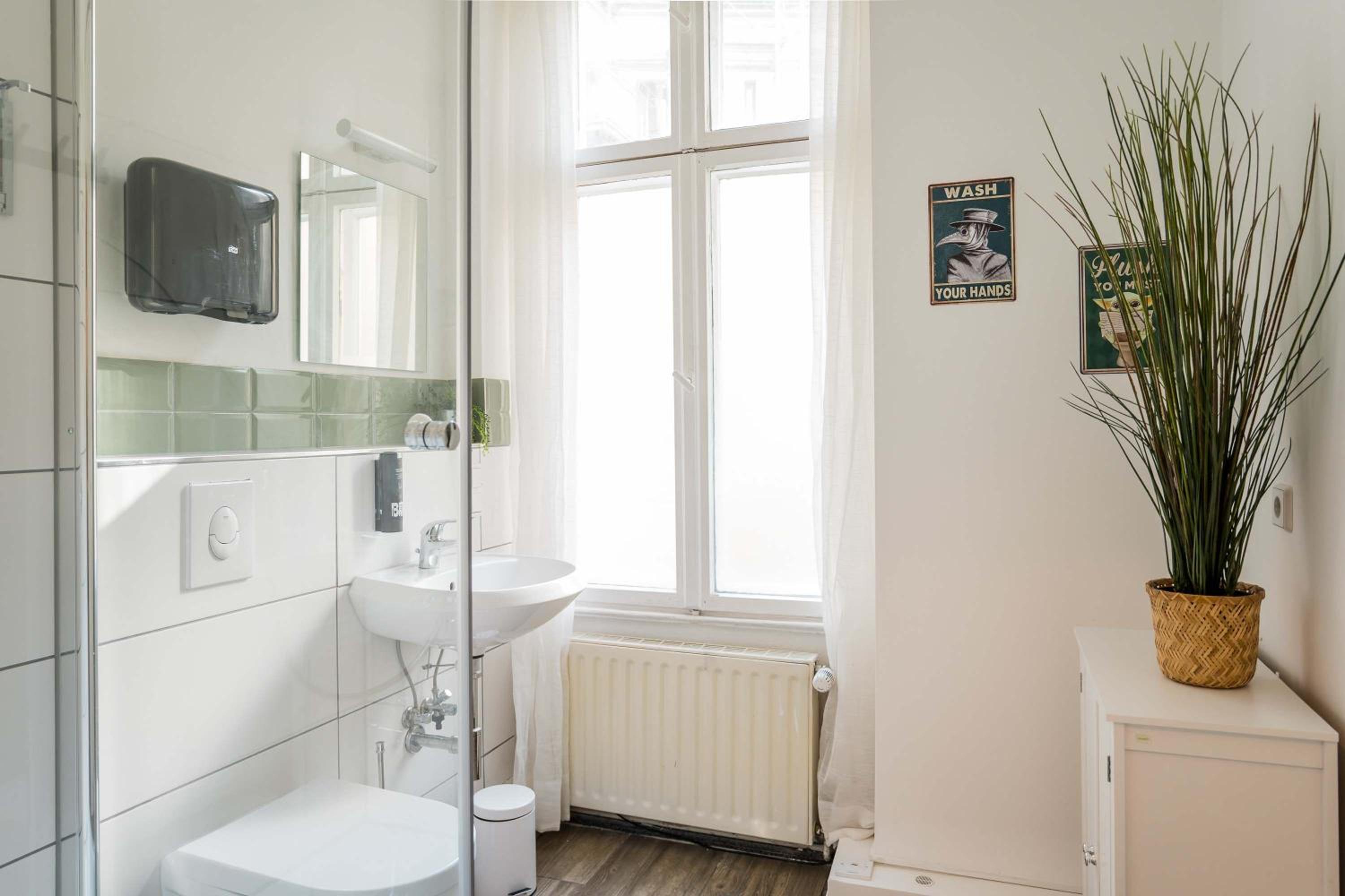 LUXURY at Rosenthaler Platz