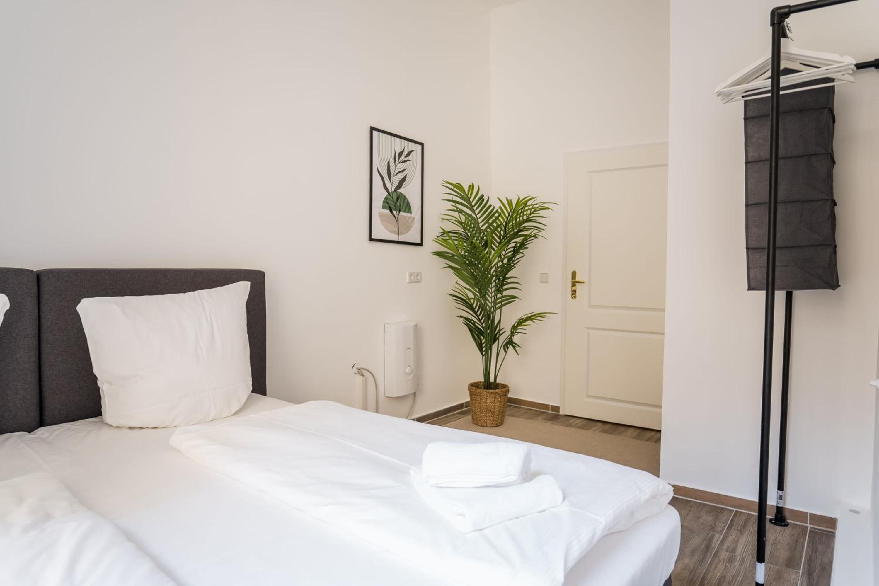 LUXURY at Rosenthaler Platz