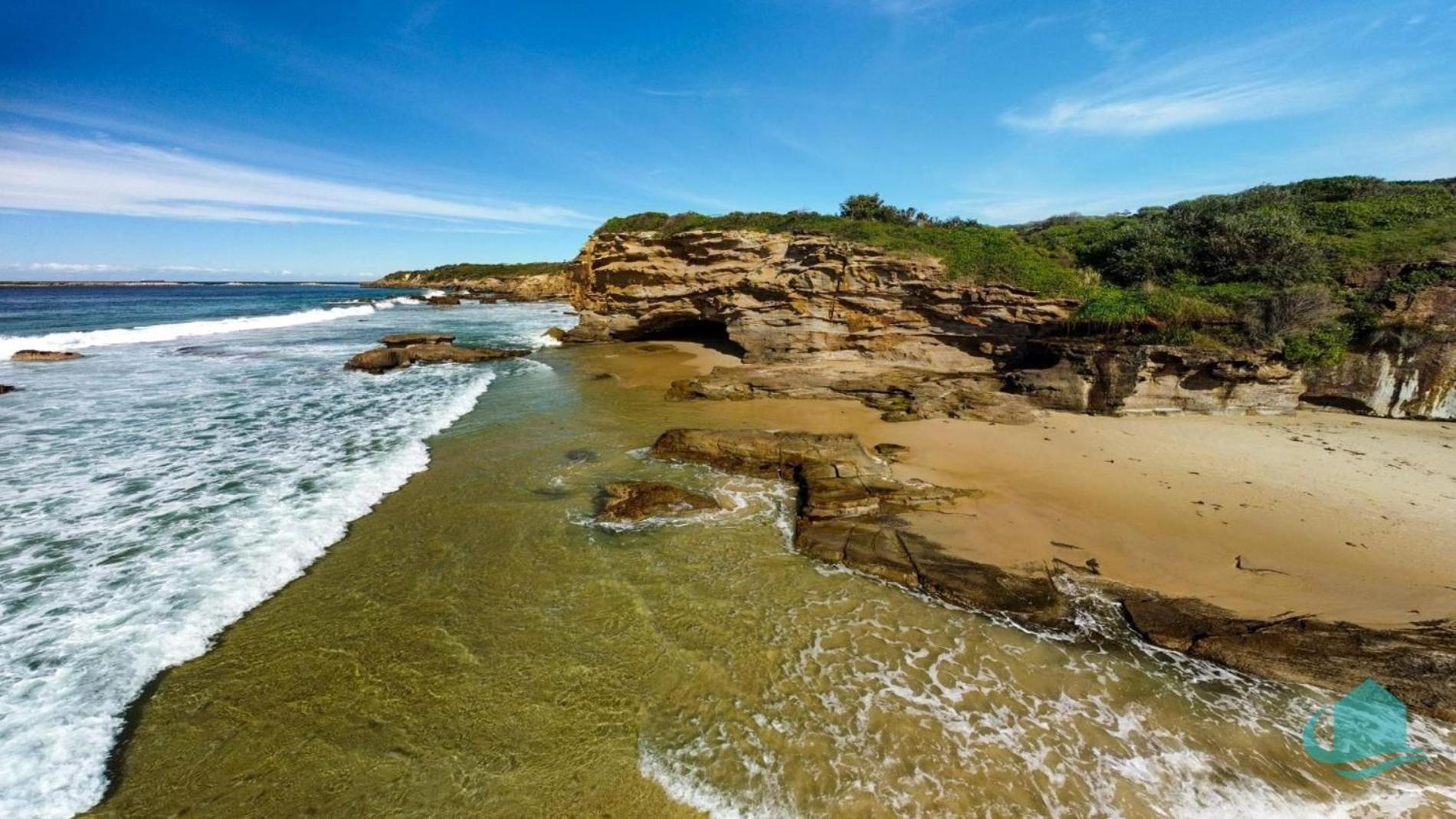 Kove at Caves Beach- Beach and pool access