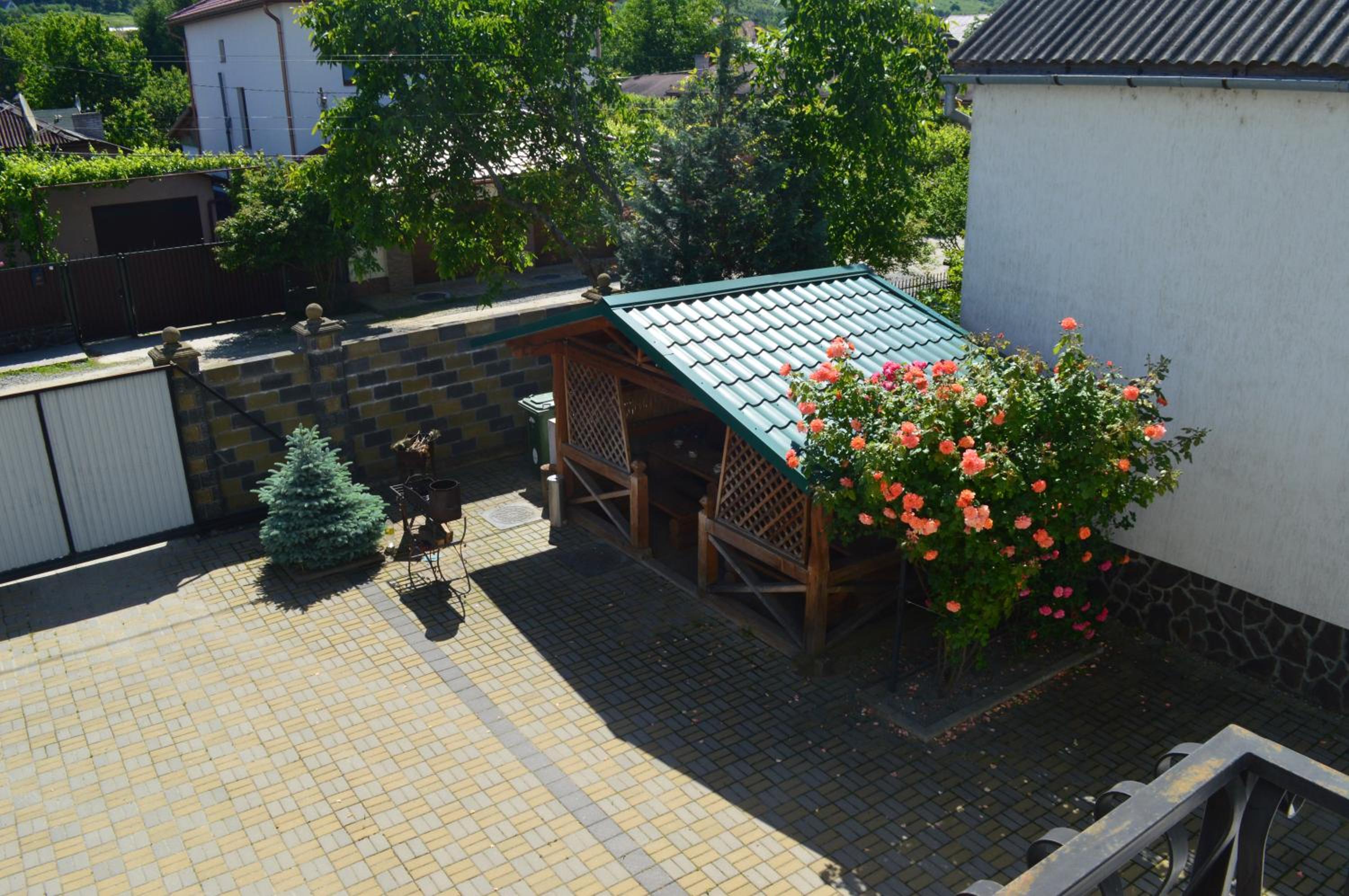 Photo 10