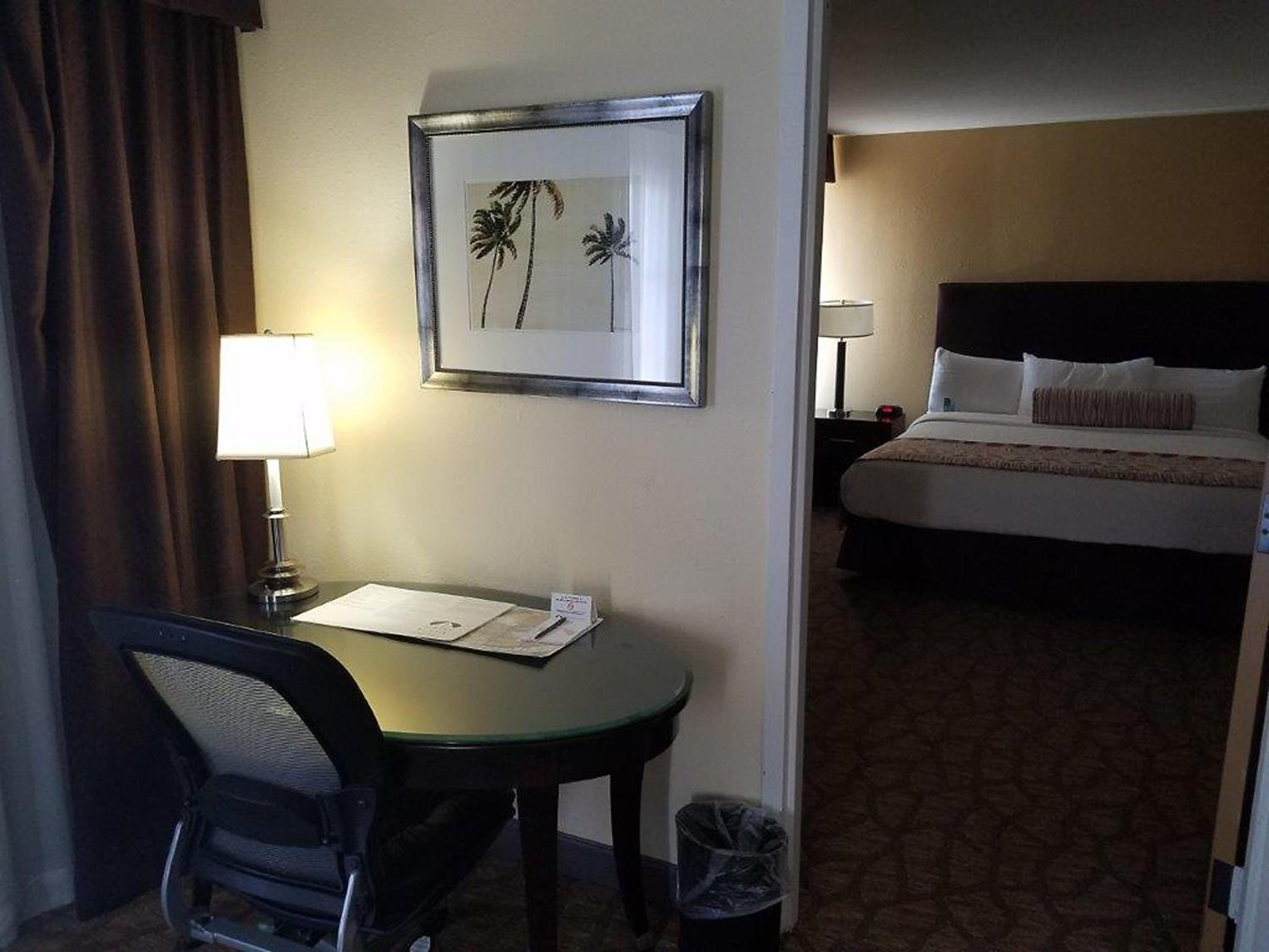 Van Nuys Vacations - Airtel Plaza Hotel - Property Image 34