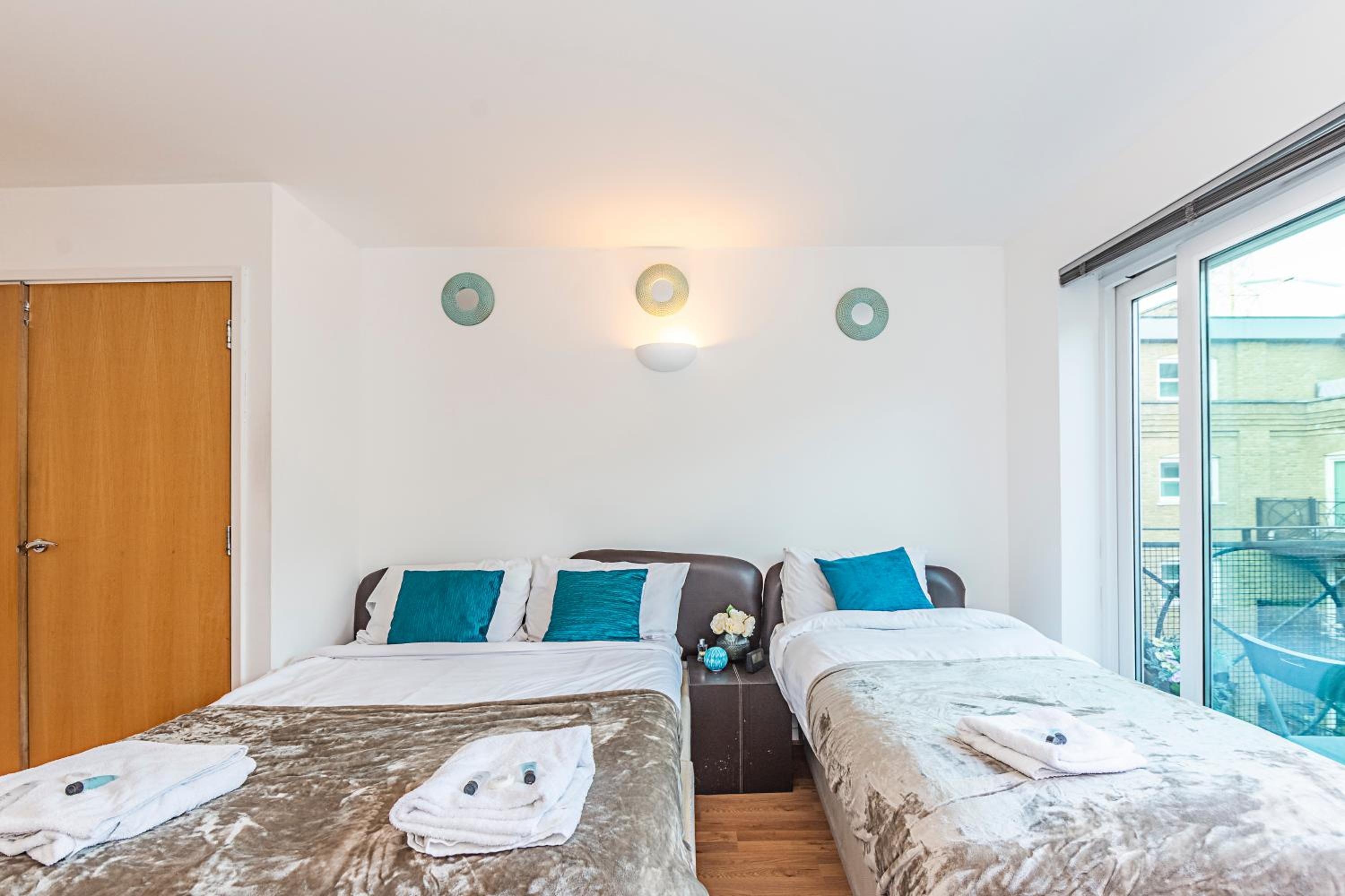 Heads on Bed- London Excel Royal Victoria Dock O2