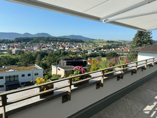 Ferienwohnung - Penthauswohnung Albblick, traumhafter Ausblick, ruhige Lage