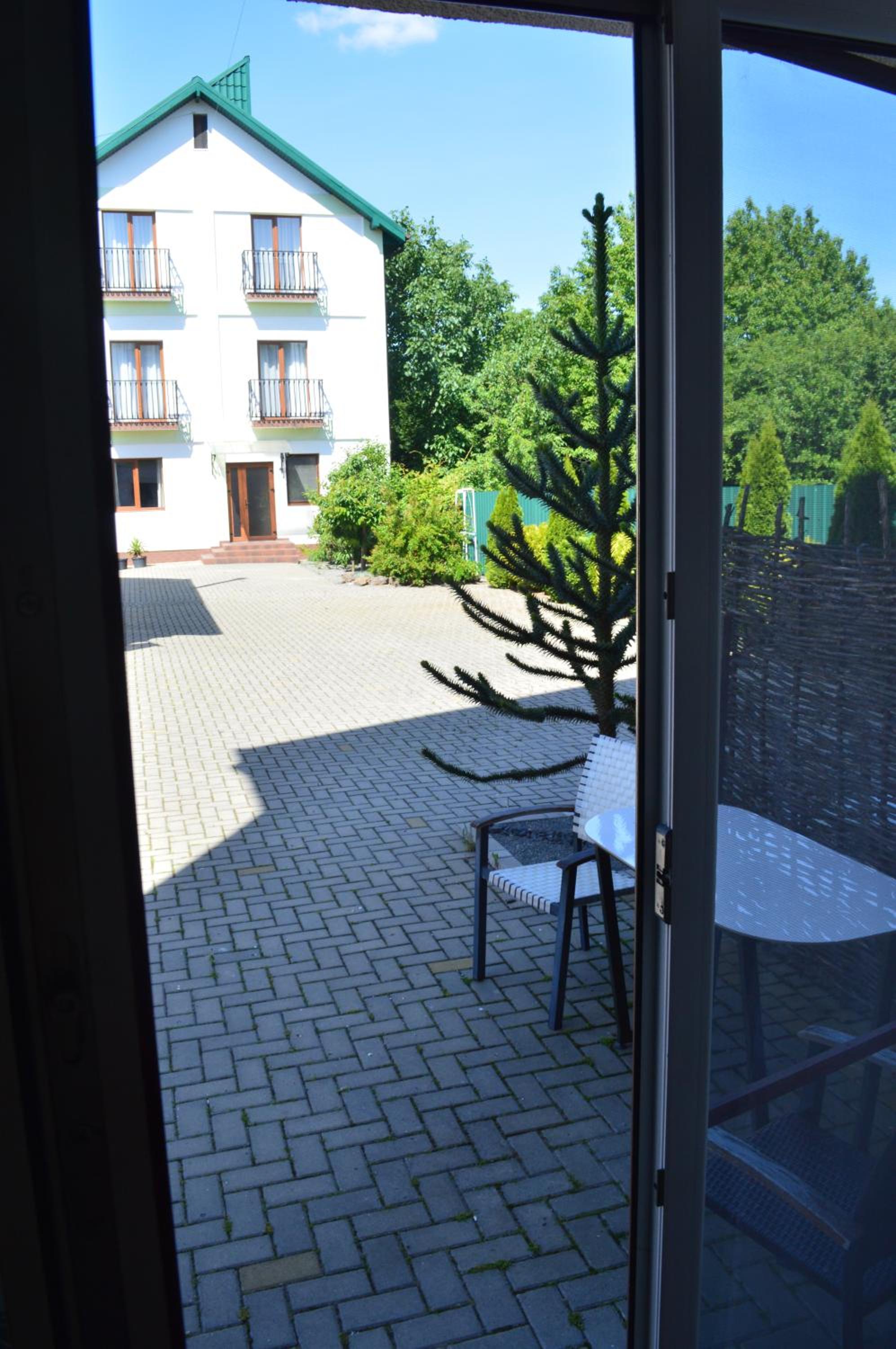 Photo 8