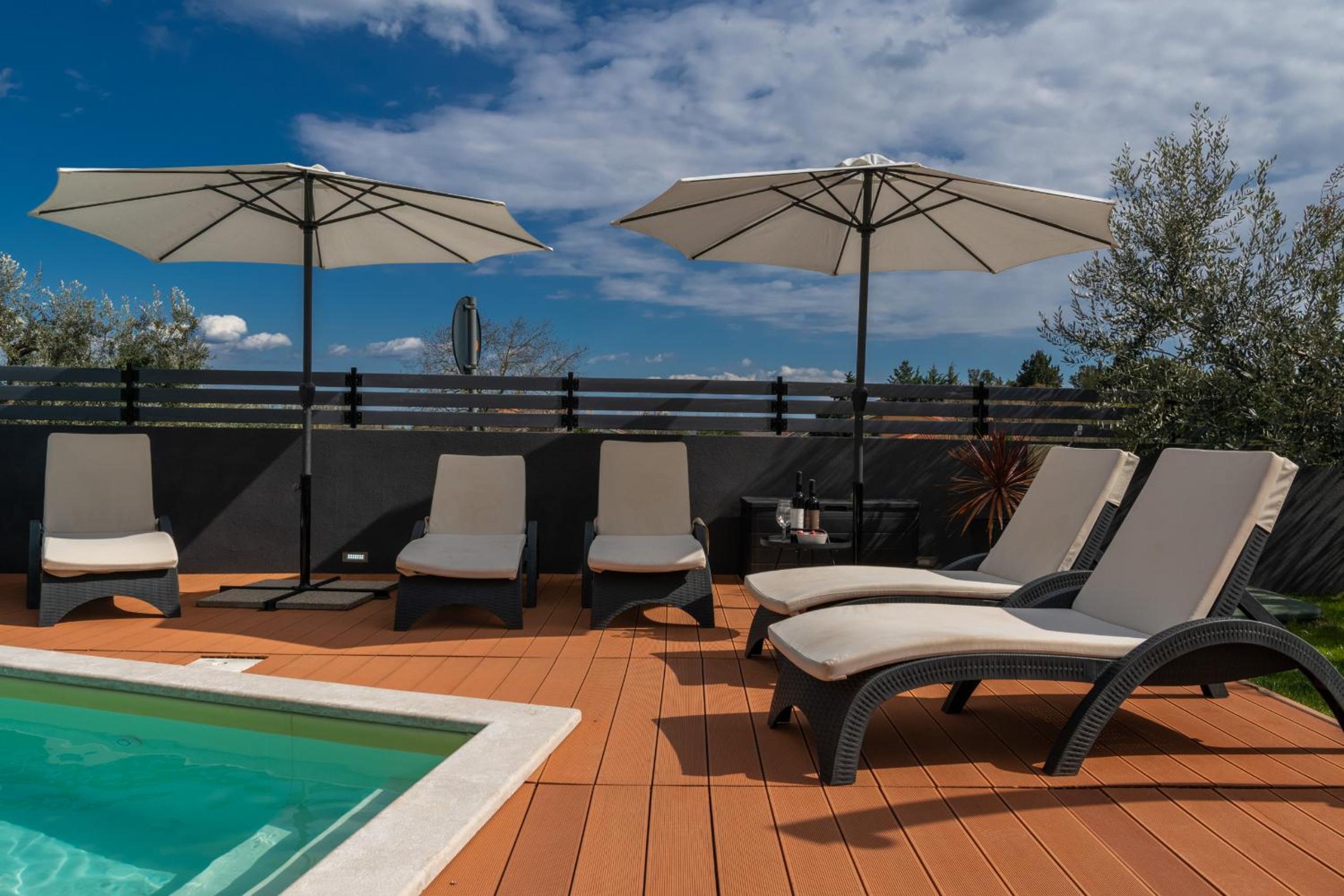 Villa Laura Krnica near Pula for 8 people - pet friendly with children playground view 5