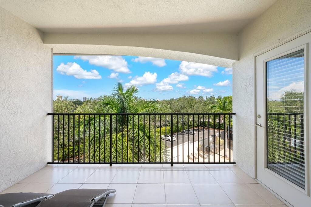 Modern Beach condo in Central Naples! view 4