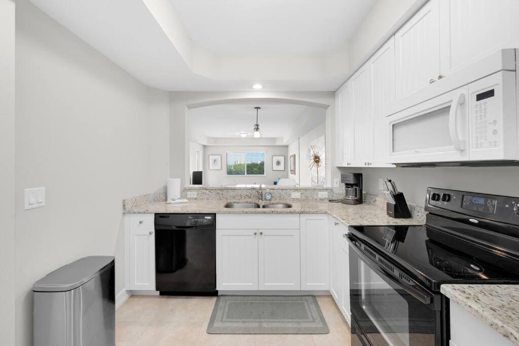 Modern Beach condo in Central Naples! view 3