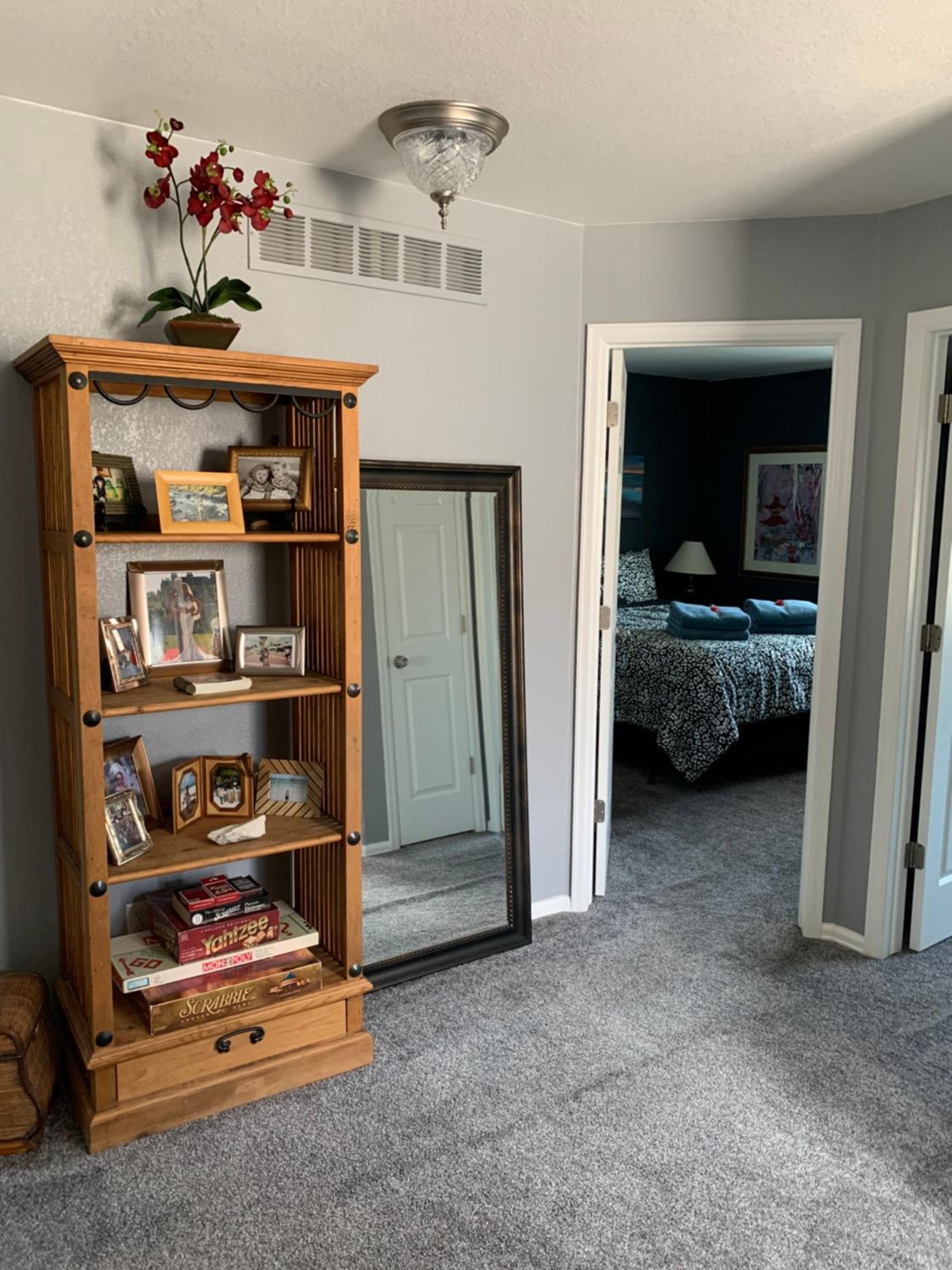 Charming 3 bed 3 bath home, super cozy, close to DIA