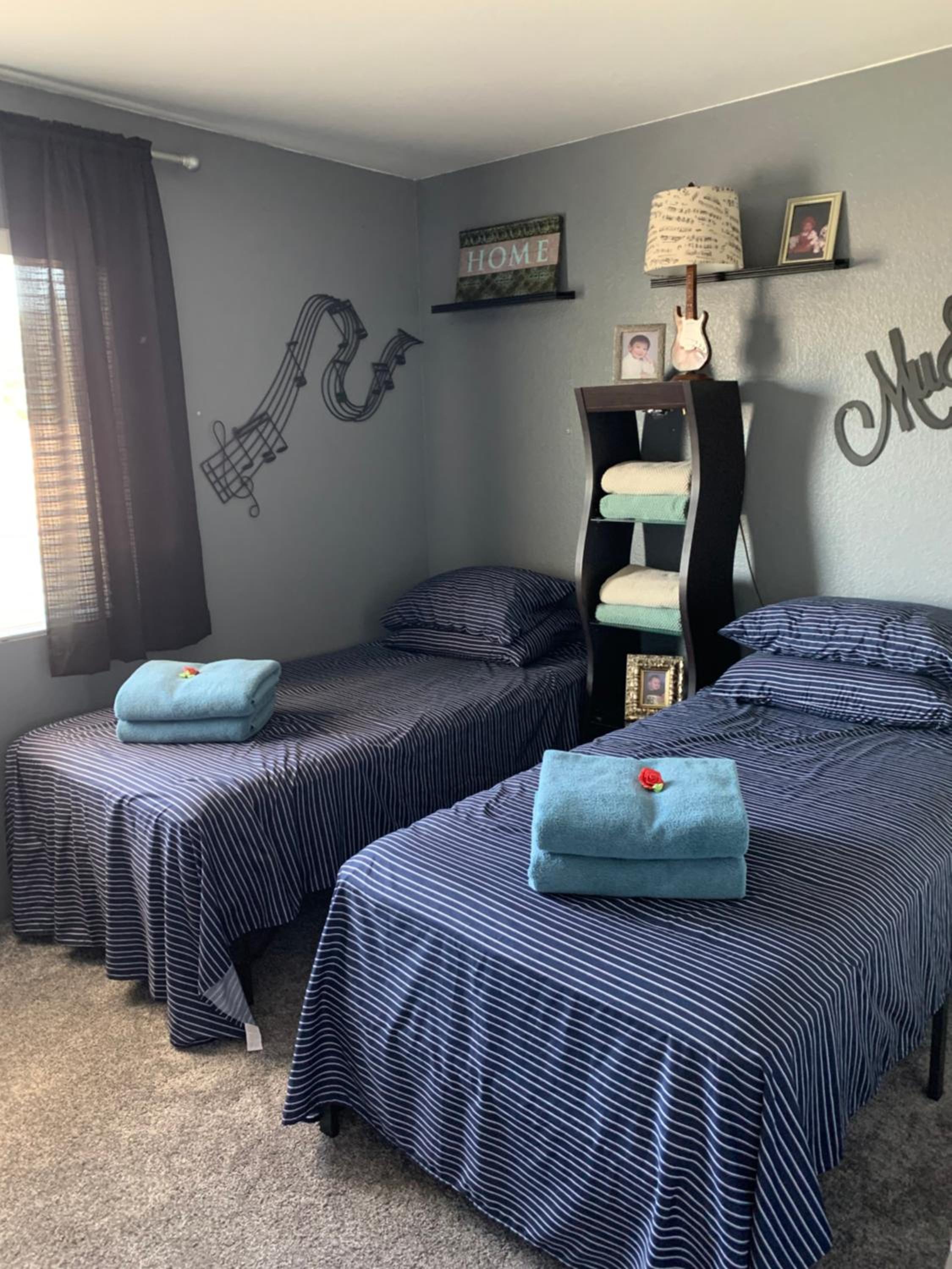 Charming 3 bed 3 bath home, super cozy, close to DIA