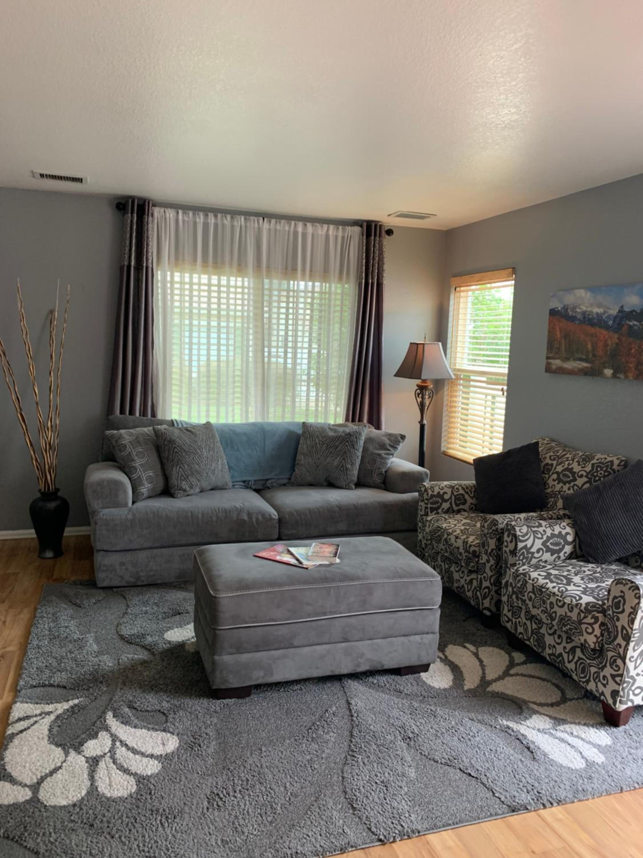 Charming 3 bed 3 bath home, super cozy, close to DIA