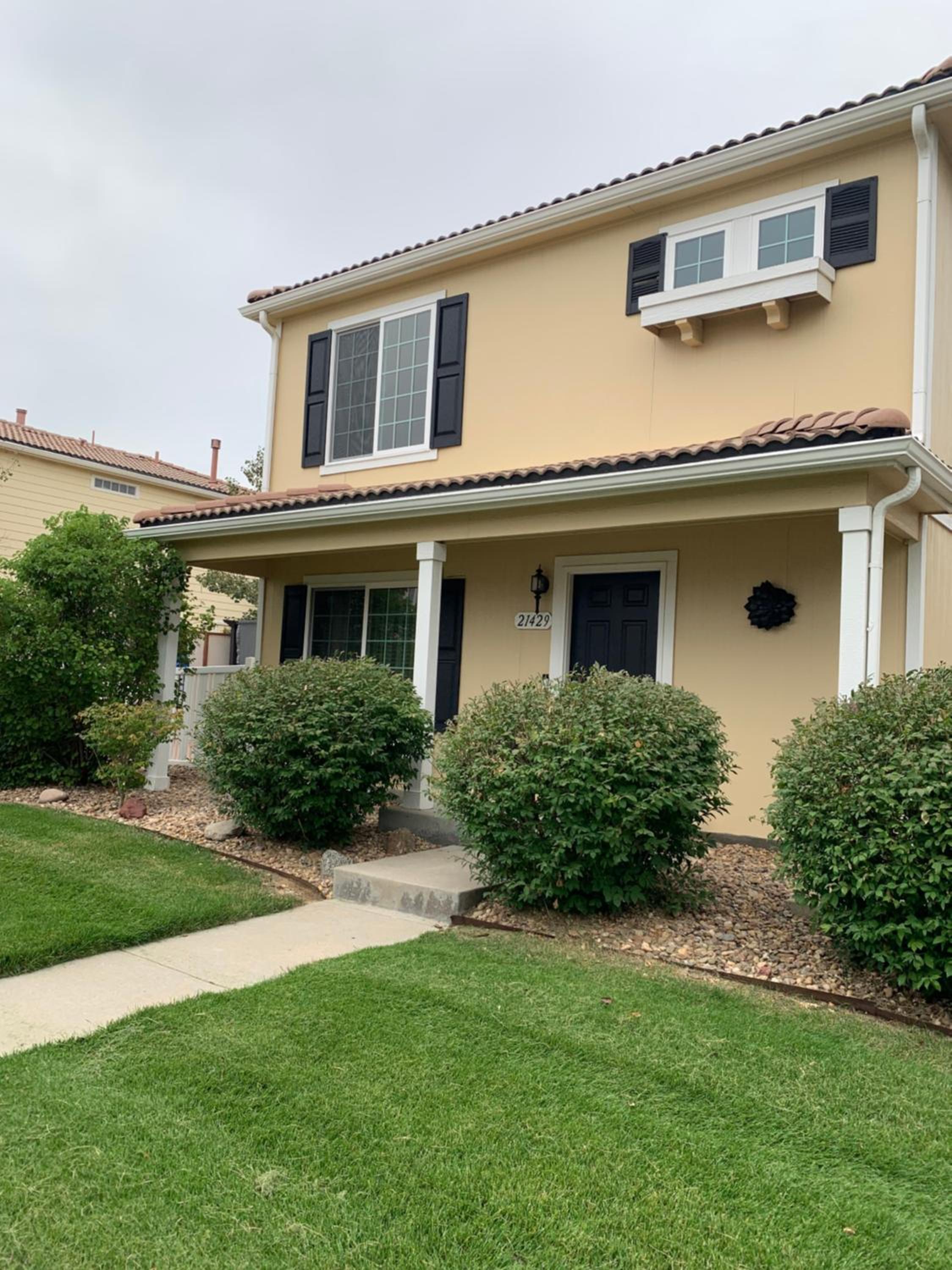 Charming 3 bed 3 bath home, super cozy, close to DIA
