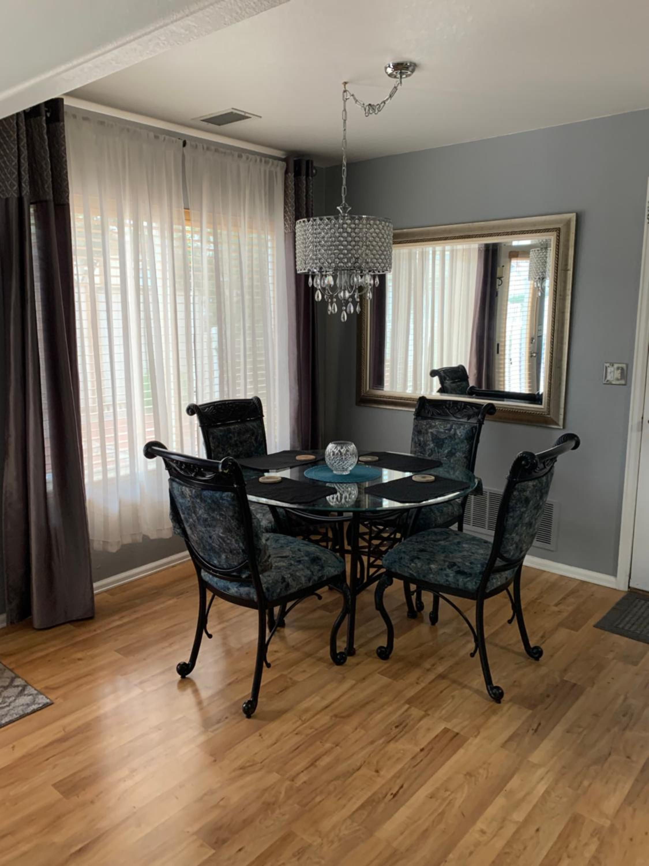 Charming 3 bed 3 bath home, super cozy, close to DIA