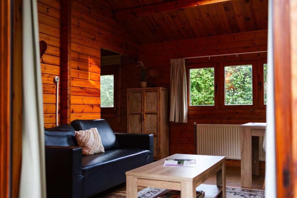 Sfeervol houten huisje met omheinde tuin op de Veluwe view 3
