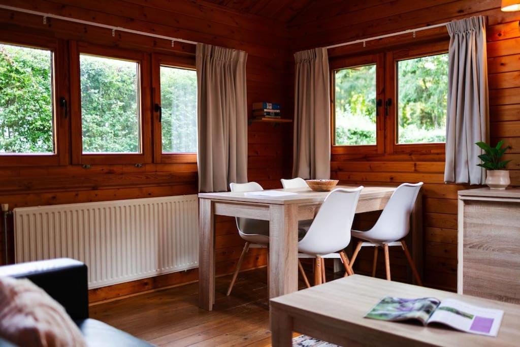 Sfeervol houten huisje met omheinde tuin op de Veluwe view 2