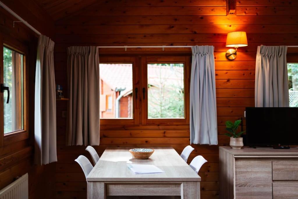 Sfeervol houten huisje met omheinde tuin op de Veluwe view 4