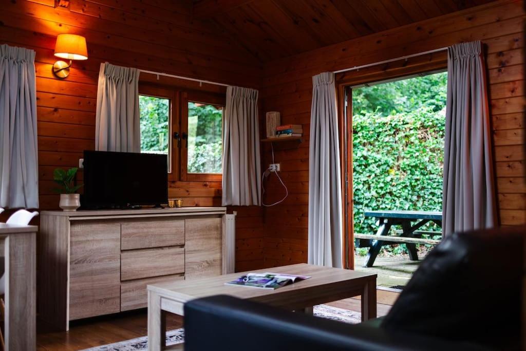 Sfeervol houten huisje met omheinde tuin op de Veluwe view 5
