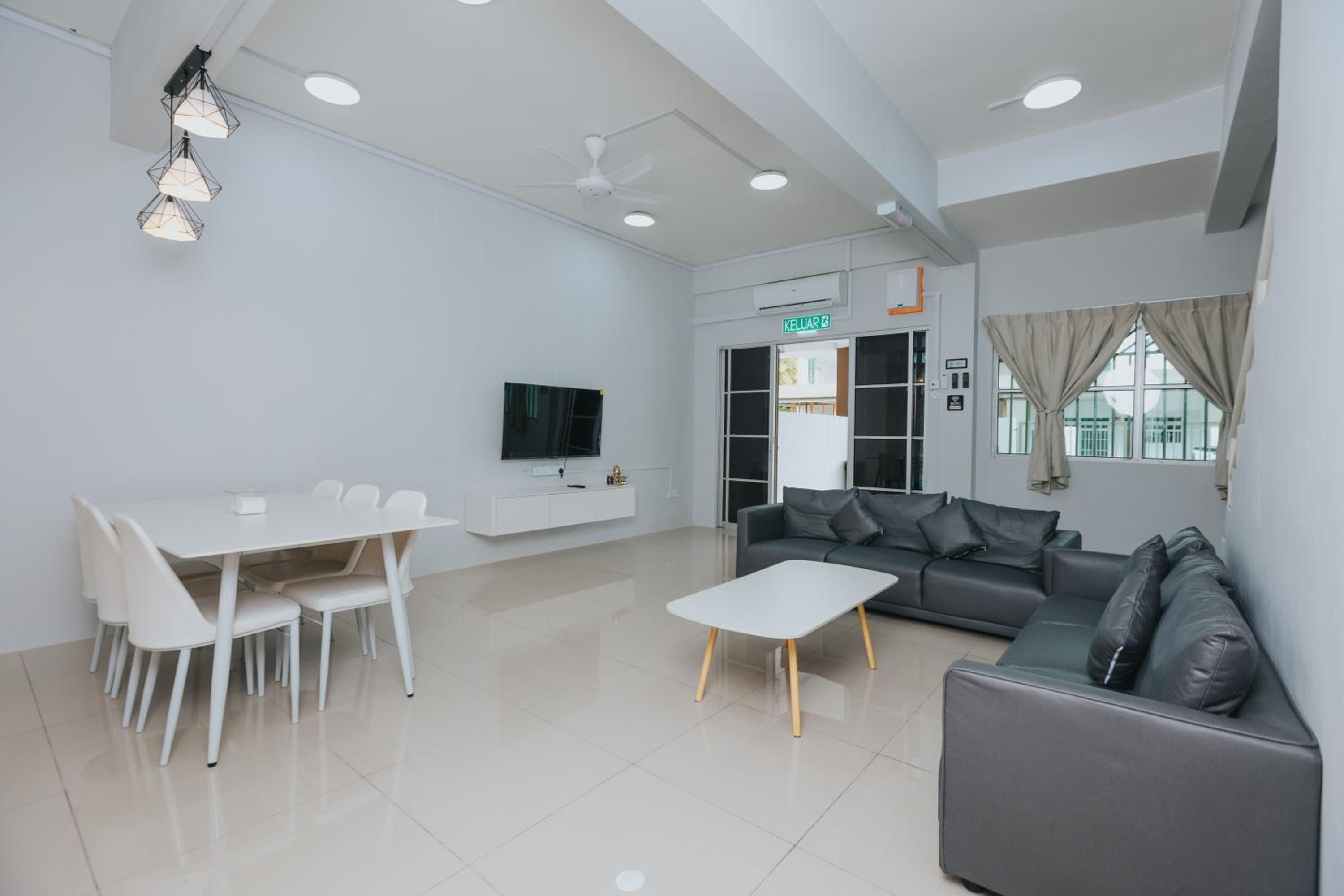 Kings Pine Residences Lot 16 Spacious Homestay Near Kundasang Ranau photo 1