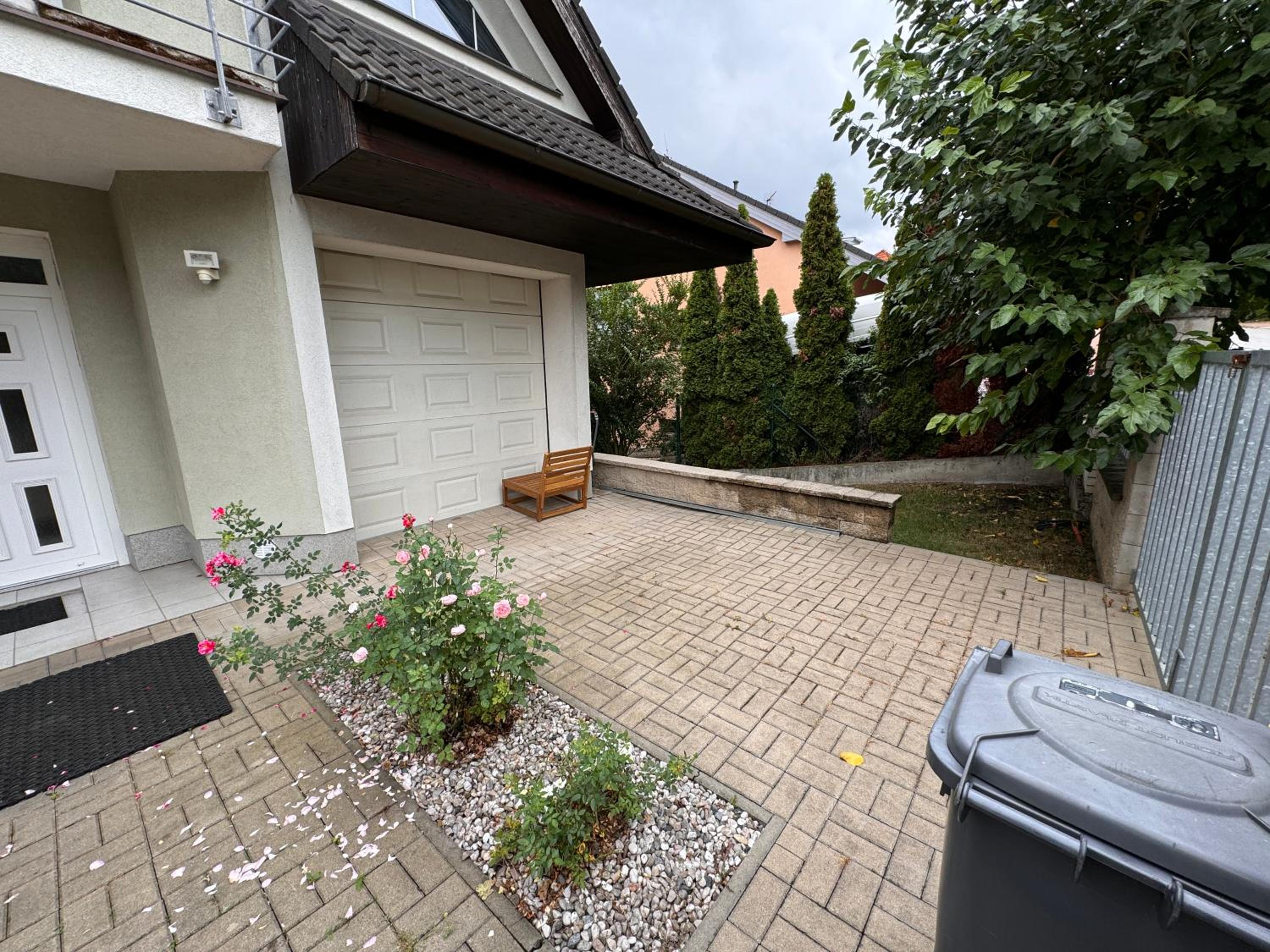 DiamondVilla, 4 bedroom Apartment, garden & spa