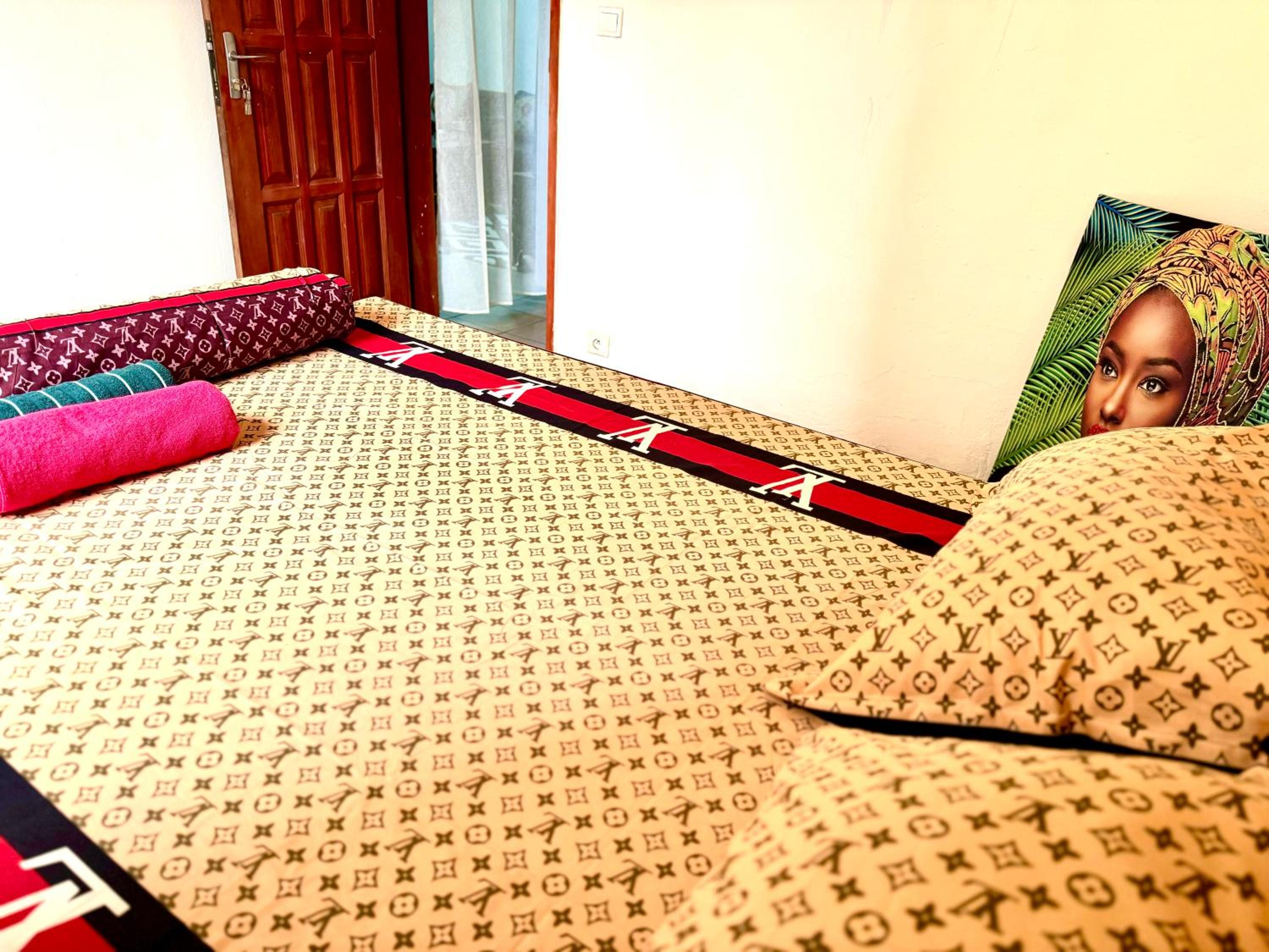 Big apartment Yaoundé 2 rooms