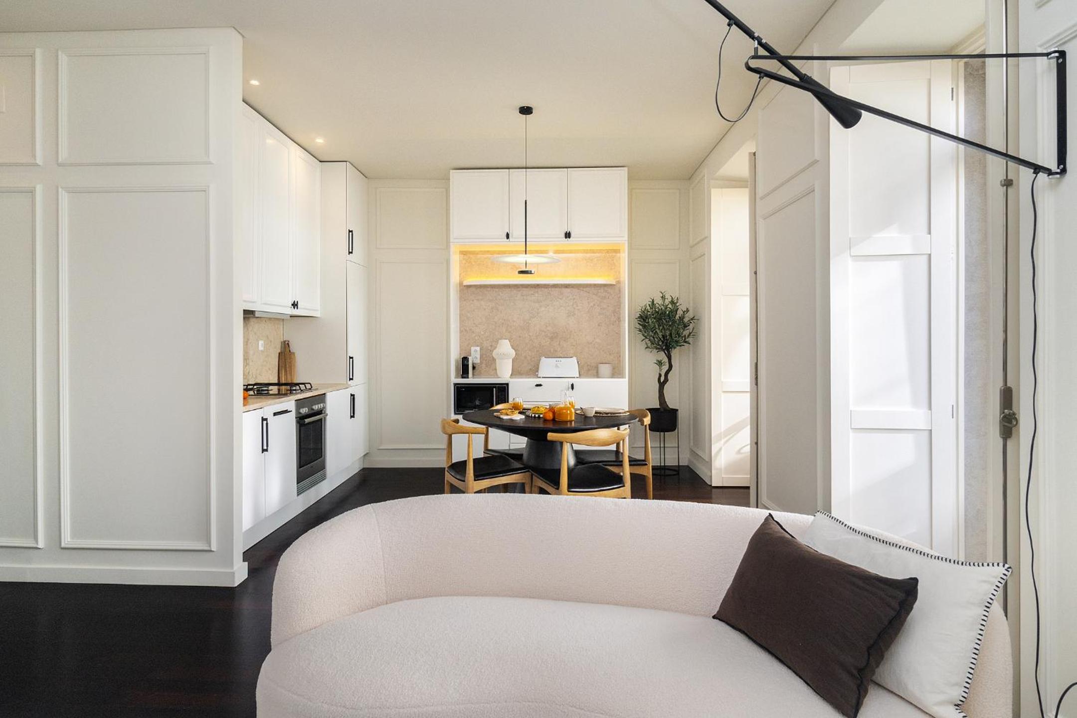 WHome Modern Retreat in Vibrant Bairro Alto view 4