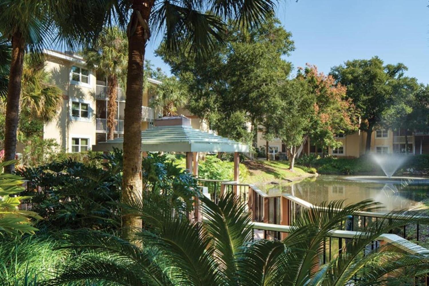 Relax after the Orlando parks in this 1BD resort condo with pools, restaurants, activities etc