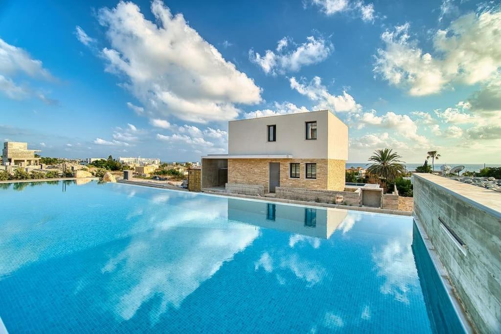 Starry Bay luxury home