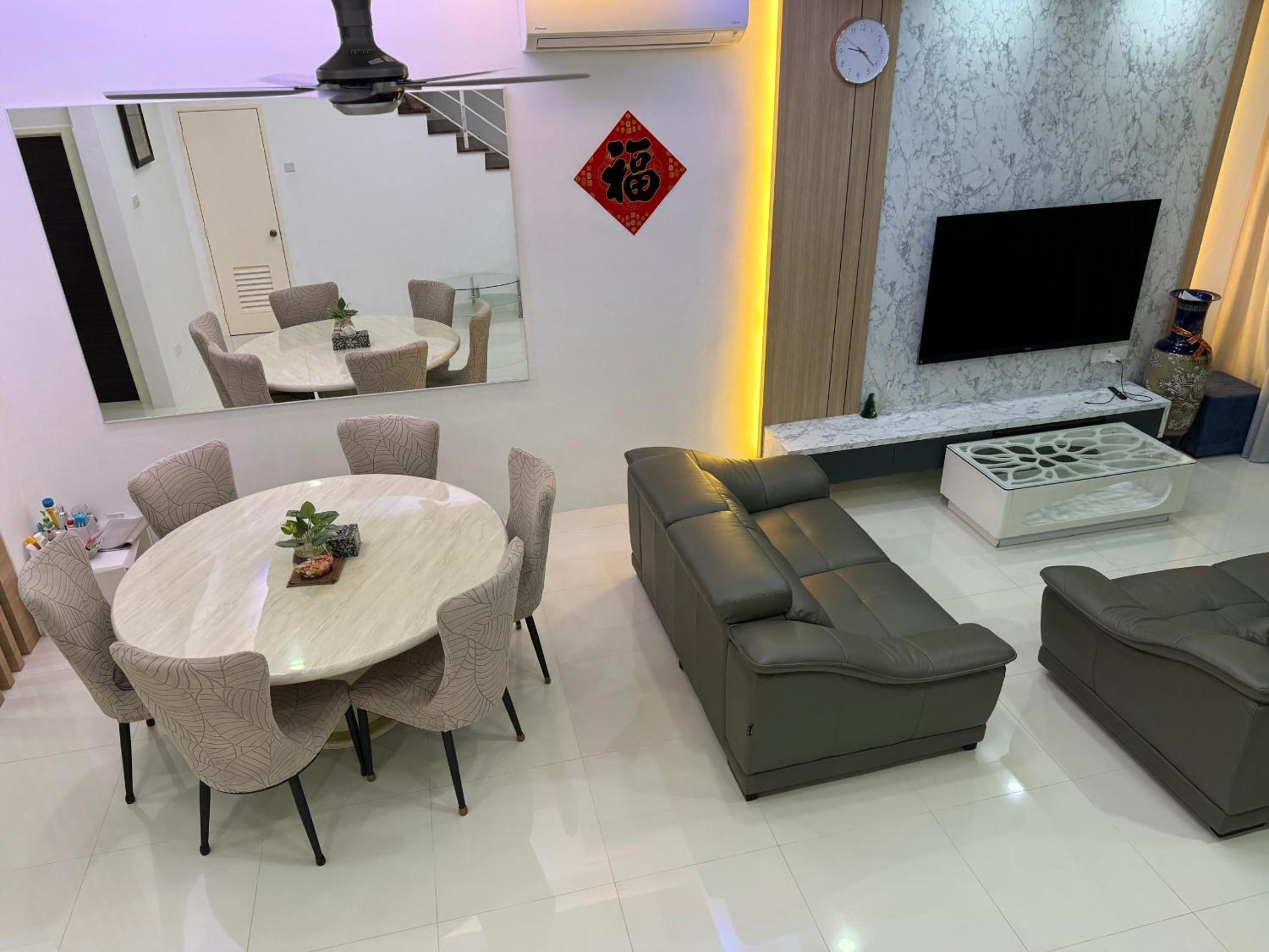Nyaman Sweet Home 5 bedroom 5 bathroom 18pax view 2