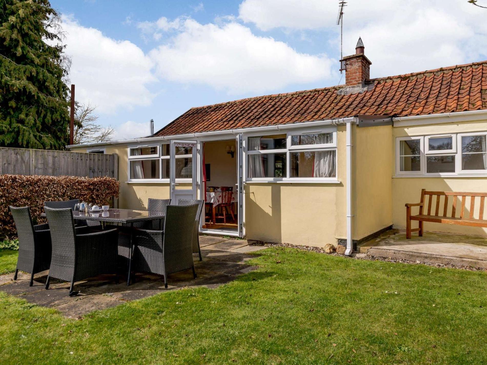 2 Bed in Geldeston HISN8 view 3