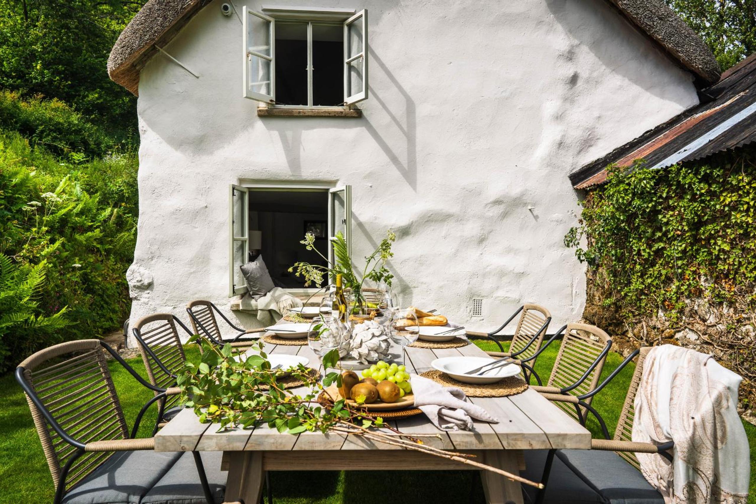 Weeke Brook - Quintessential thatched luxury Devon cottage