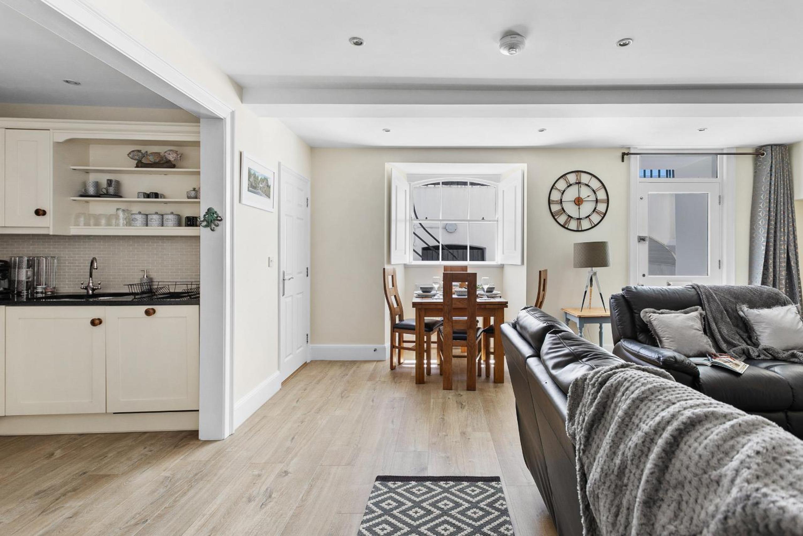 Sovereign House - Close to harbour with parking view 2