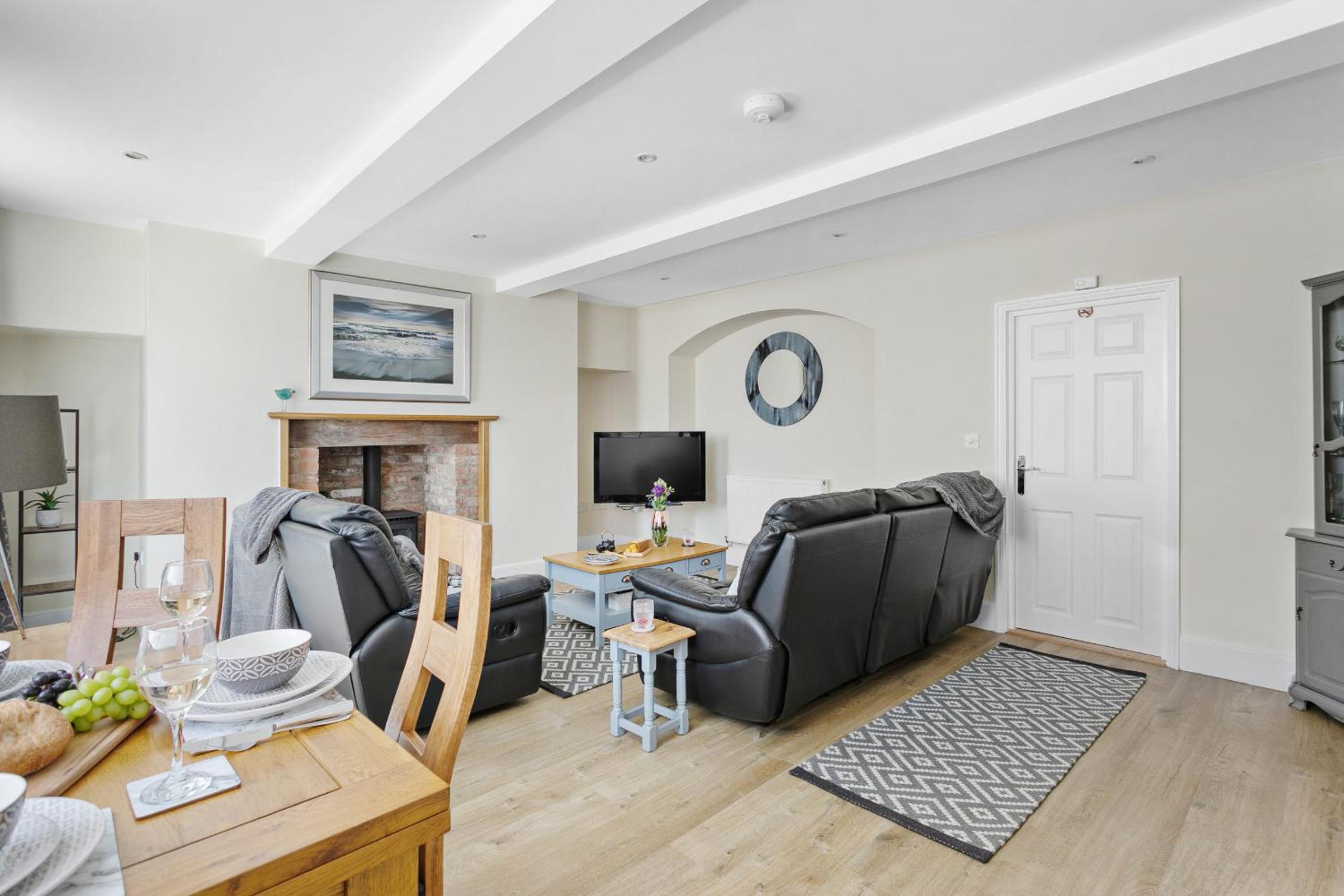 Sovereign House - Close to harbour with parking view 3