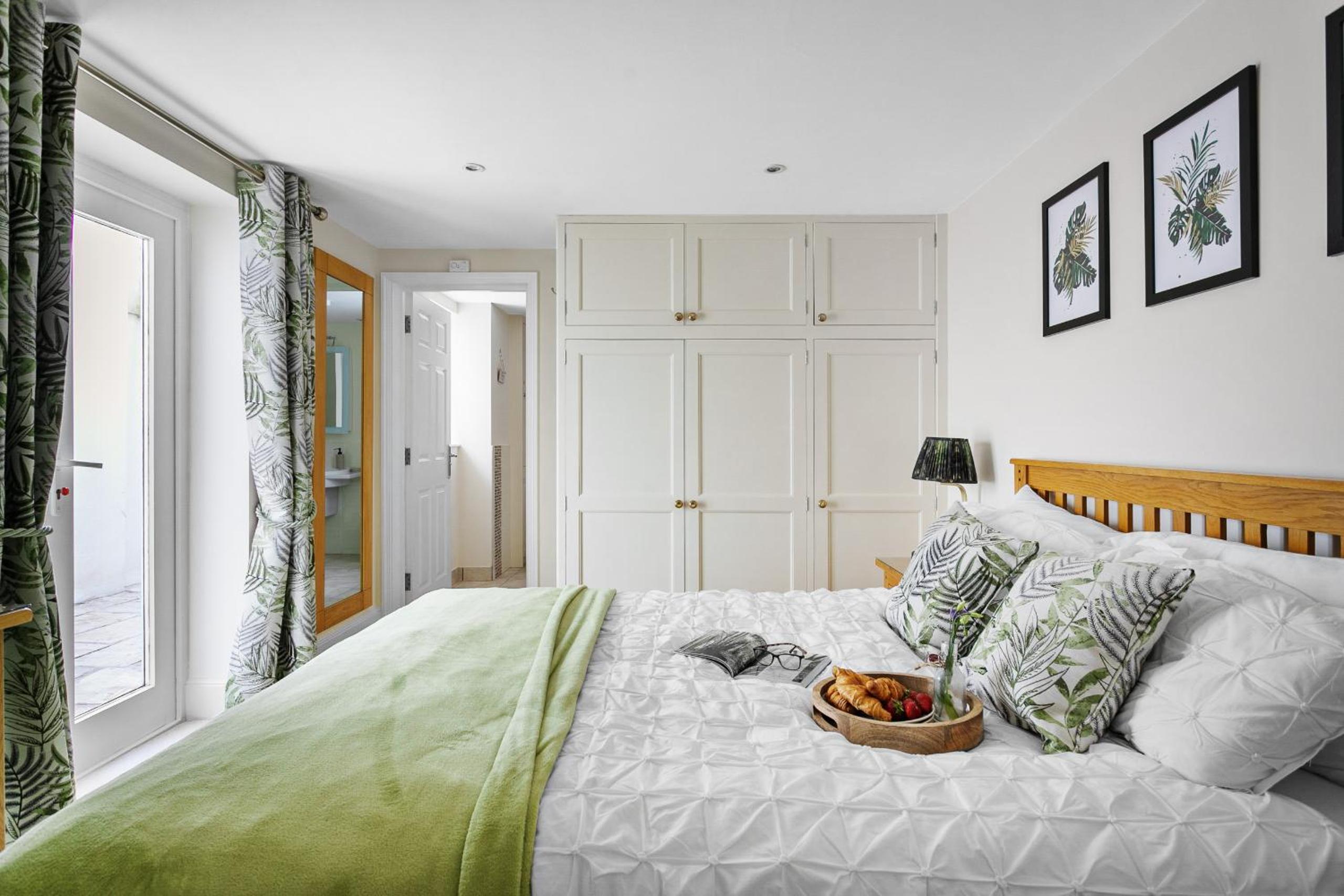 Sovereign House - Close to harbour with parking view 5