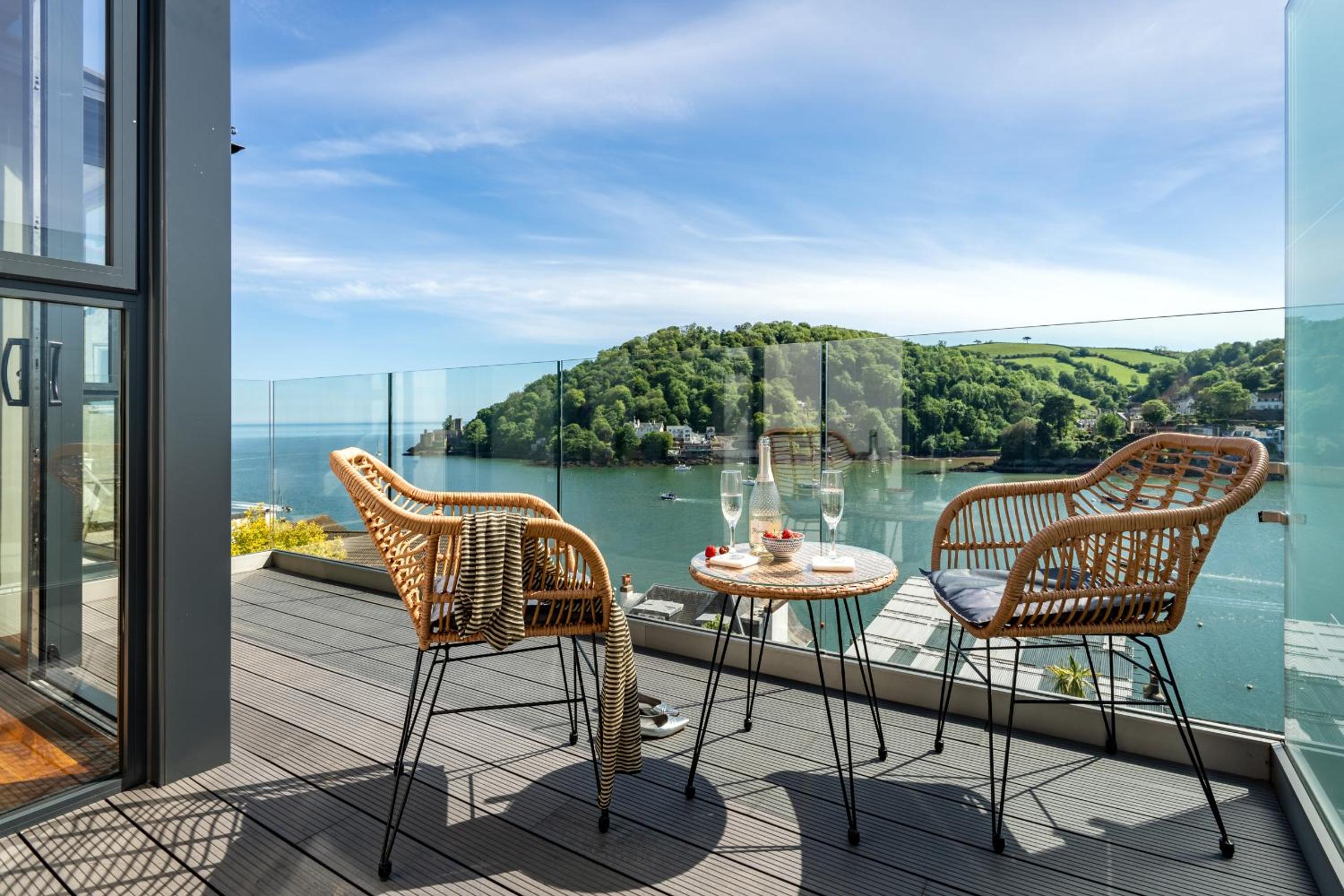 Two Guns – Contemporary, Stylish Townhouse With Stunning Sea Views view 2