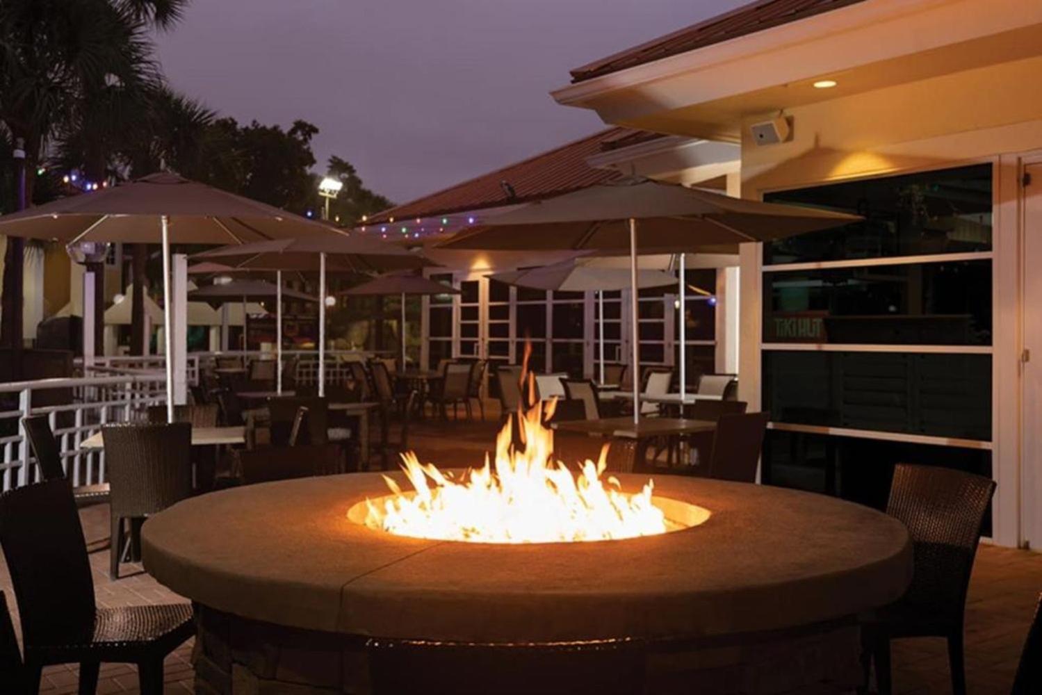 Relax after the Orlando parks in this 1BD resort condo with pools, restaurants, activities etc