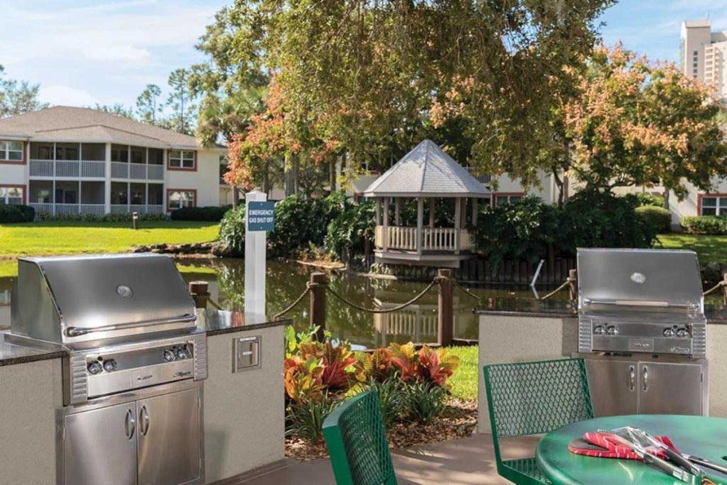 Relax after the Orlando parks in this 1BD resort condo with pools, restaurants, activities etc